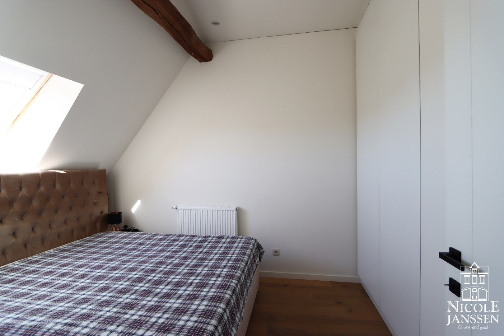 Prachtig duplex-appartement met twee slaapkamers en ruim dakterras in het hartje van Maaseik foto 7