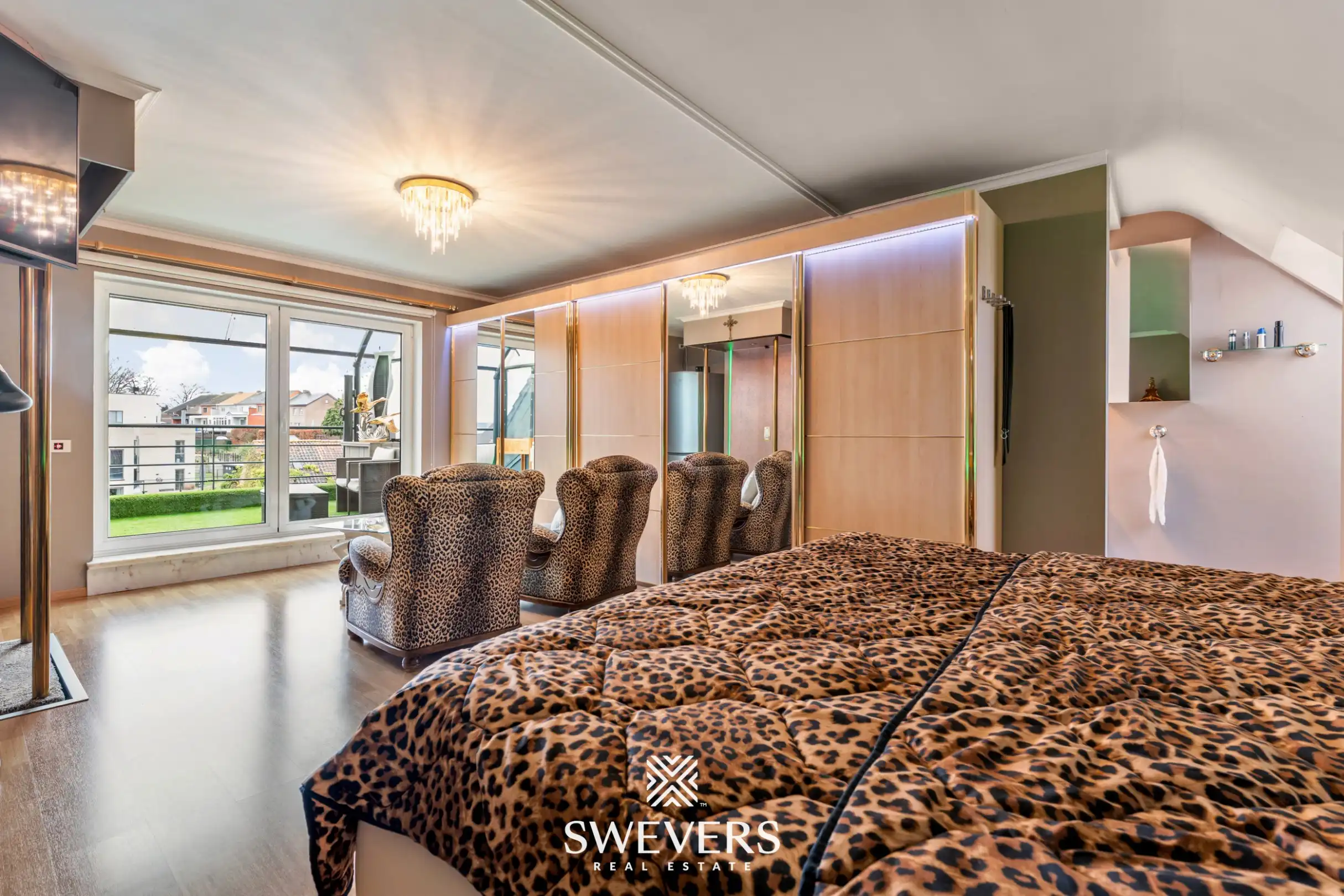 Hoogwaardig appartement met private lift en zolder in hartje Borgloon foto 13