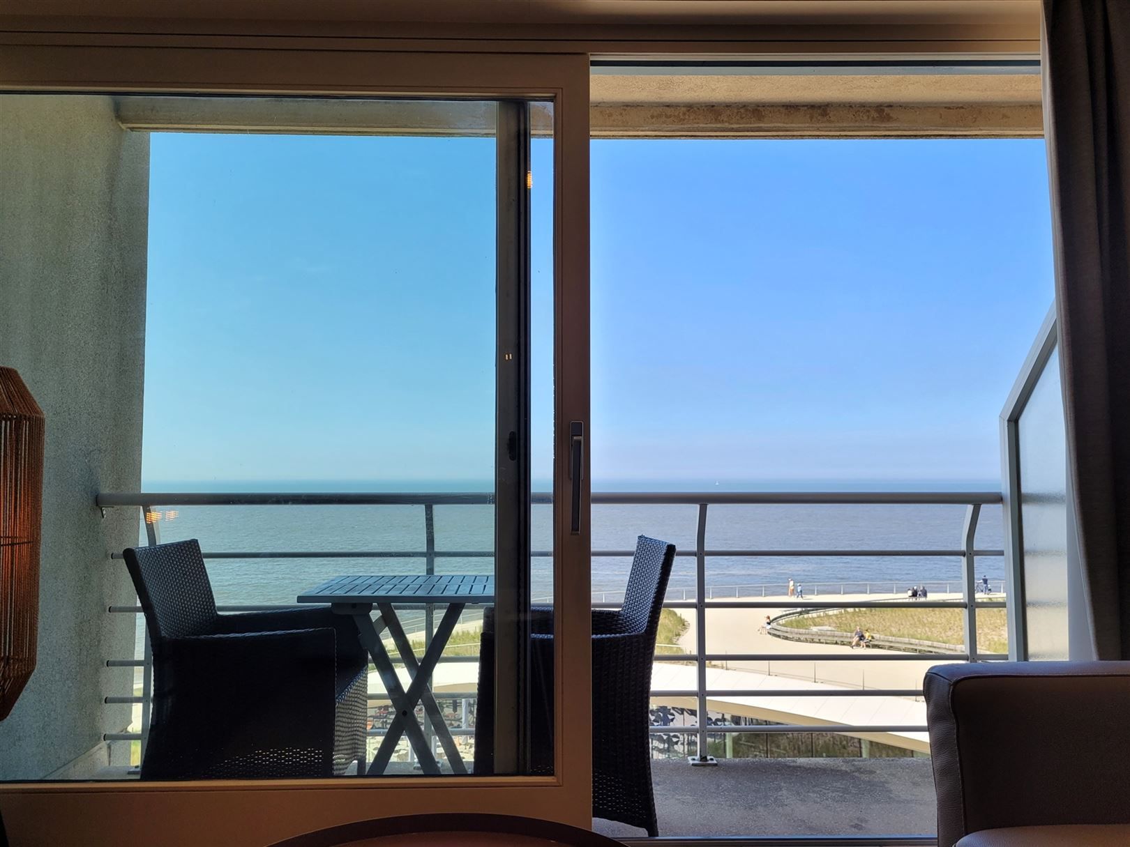 Gemeubelde studio met prachtig zicht op de zee en het casino foto 6