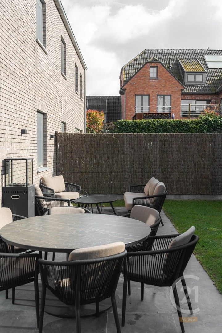 Moderne Woning met 4 Slaapkamers en Inpandige Garage in Lombardsijde foto 17