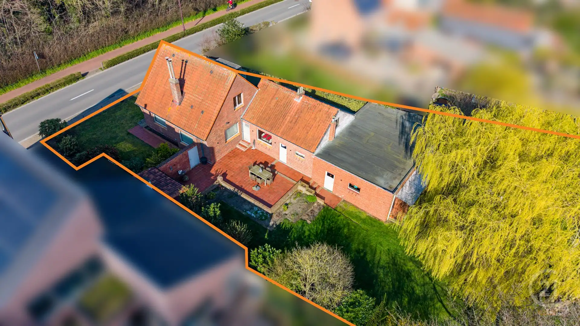 Gezellige woning met veel buitenruimte en rustige ligging foto 2