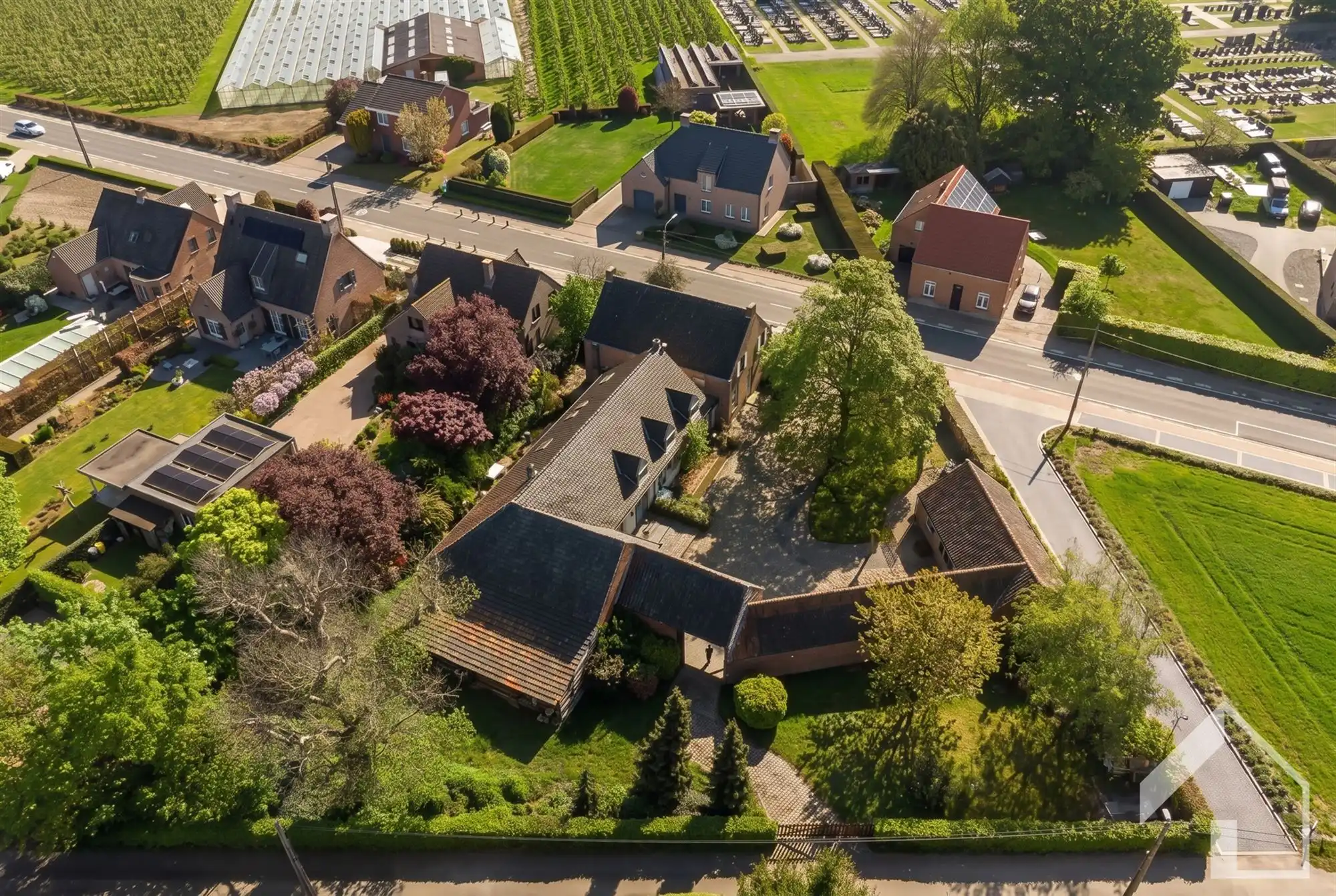 Unieke hoeve bestaande uit 2 individuele woningen en atelier foto 34