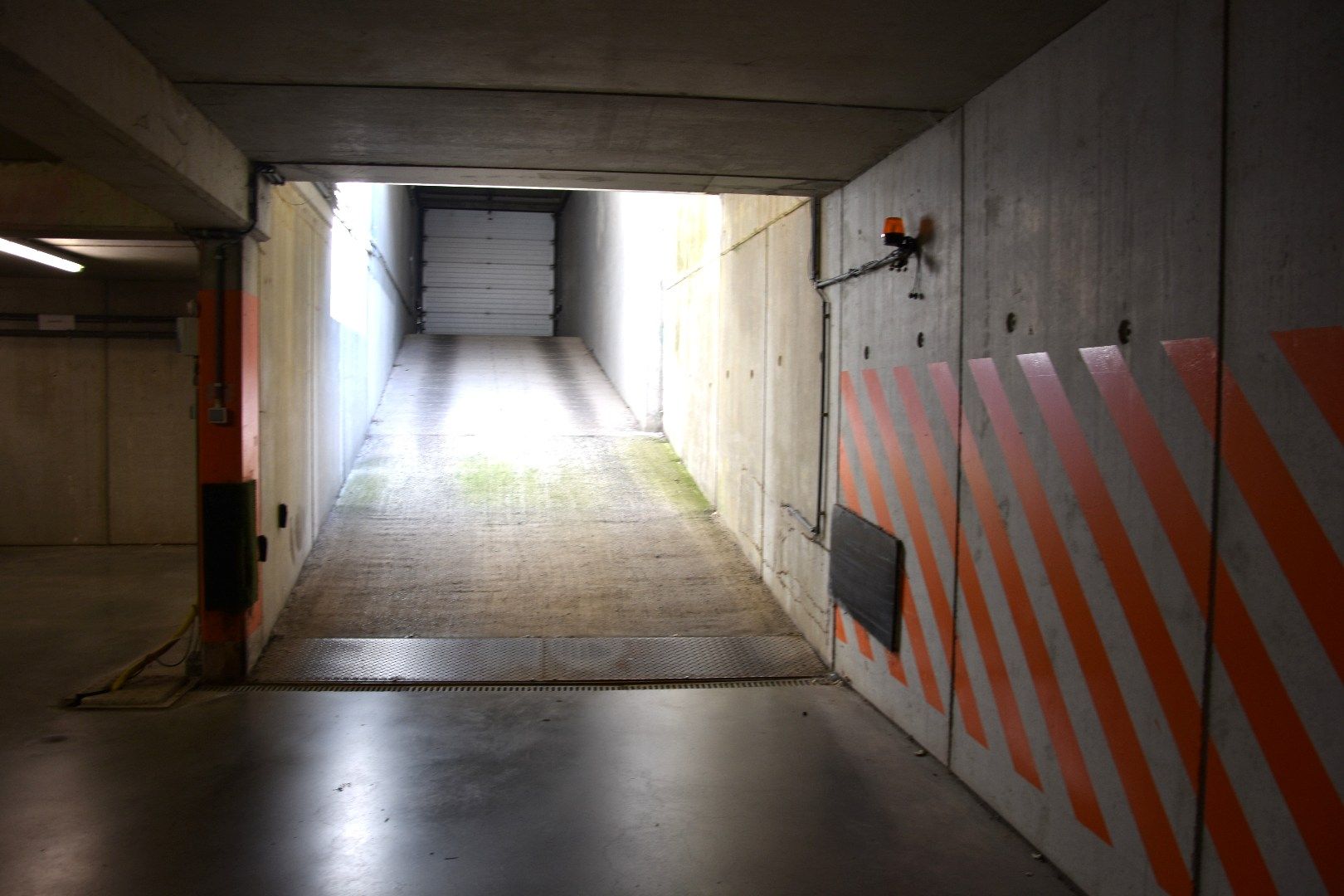 Autostaanplaats te huur. foto 5