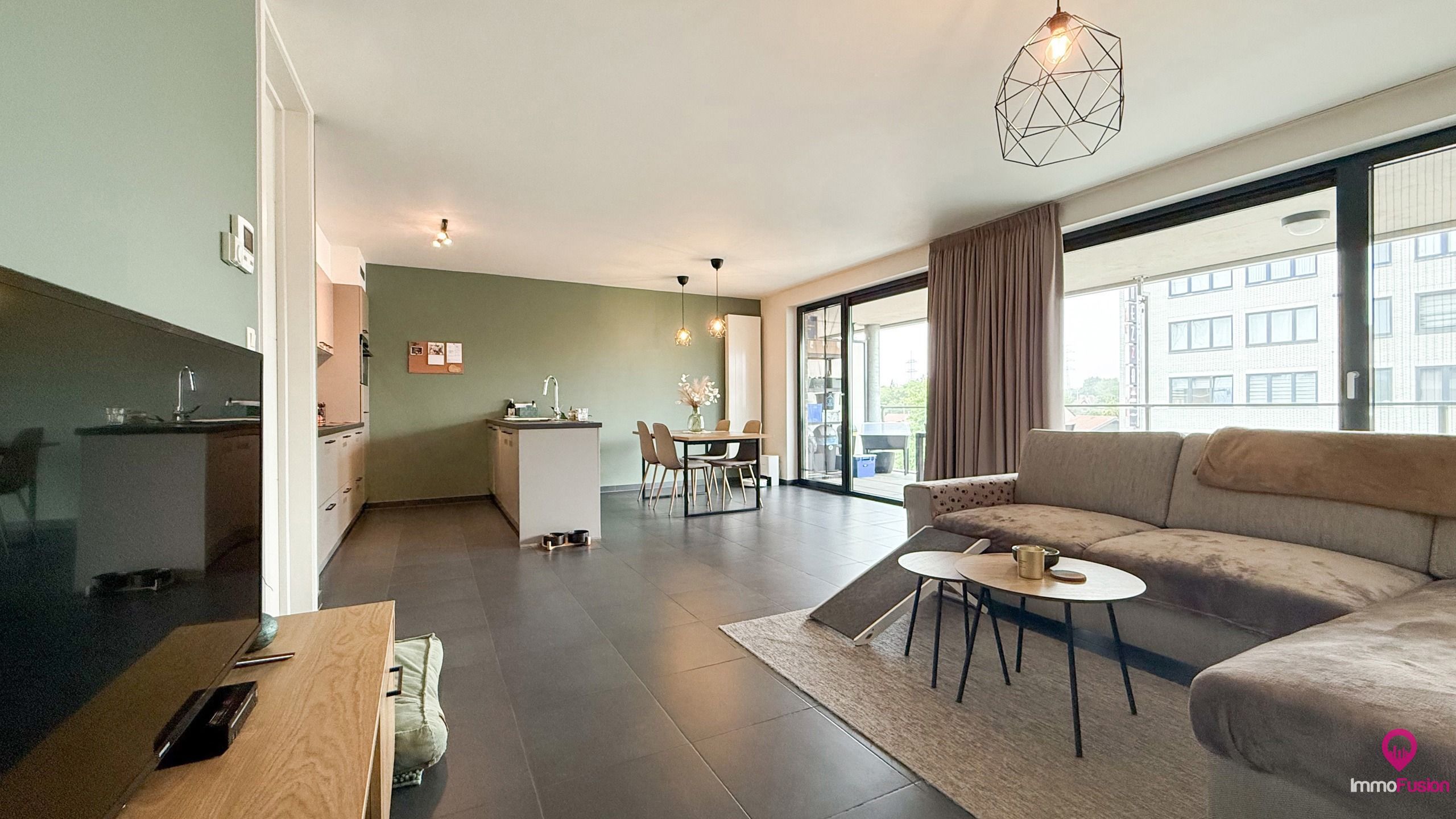 Instapklaar Appartement met 2 Slaapkamers! foto {{pictureIndex}}