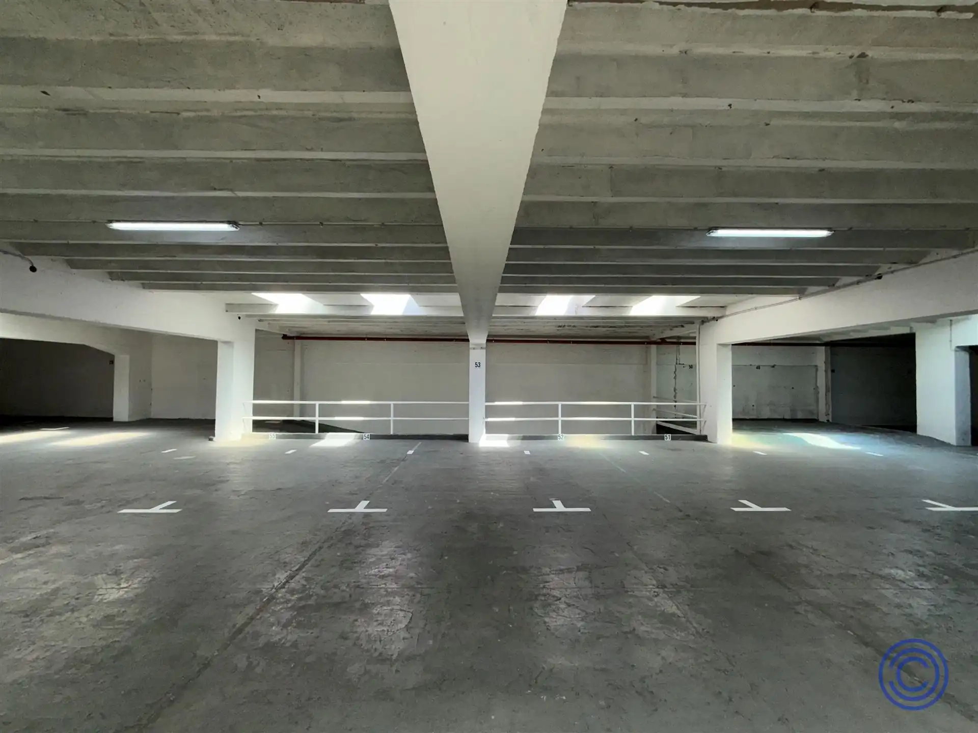 5 (of meer) ruime staanplaatsen in privé garagecomplex! foto 3