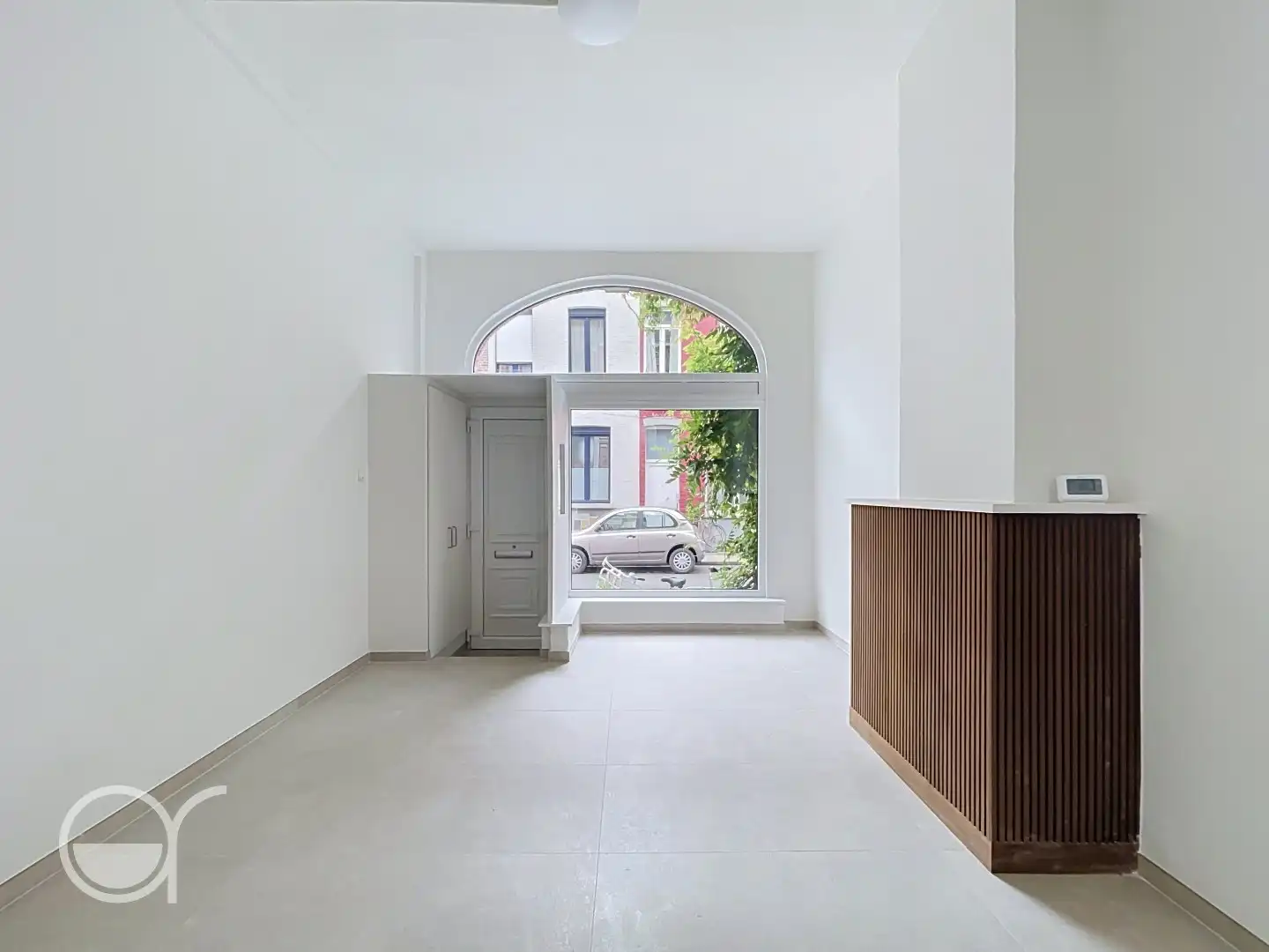 Opgefriste rijwoning met 2 slaapkamers en tuin foto 2