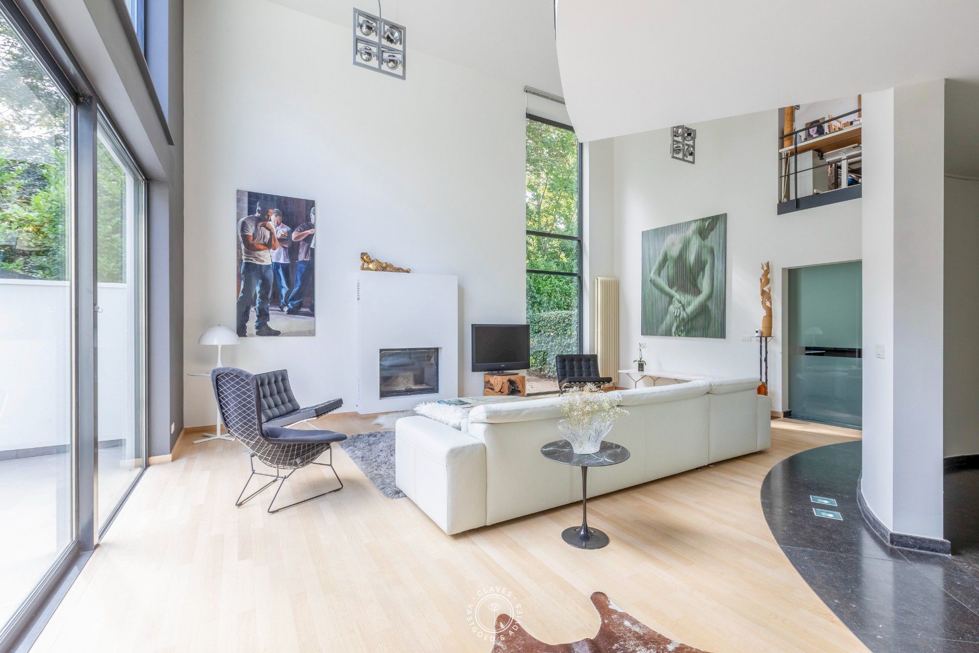 Architecturale villa met prachtige tuin en zwembad foto 5