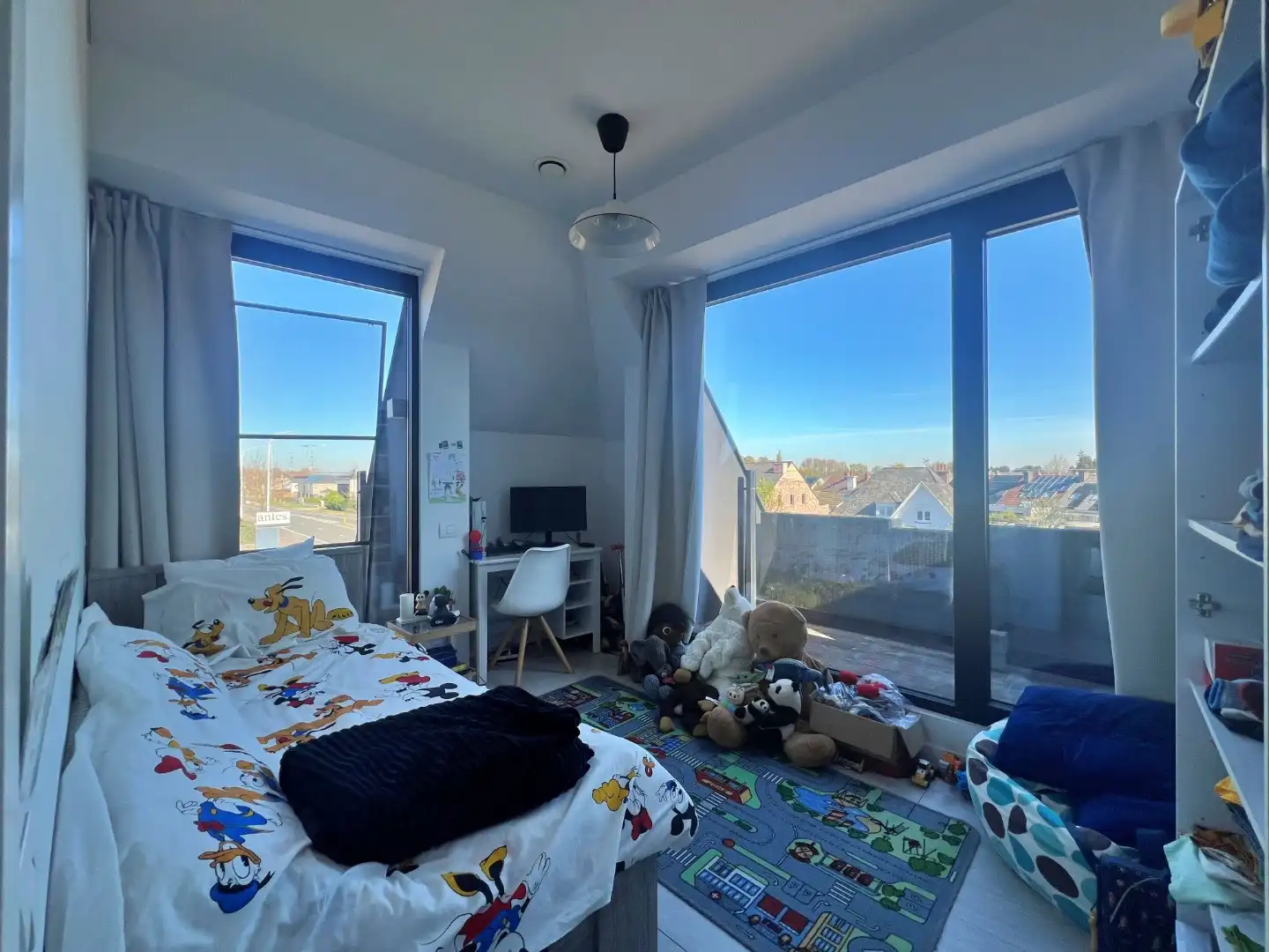 Recent 2-slaapkamer appartement met verschillende terrassen, een kelderberging en een parkeerplaats foto 11