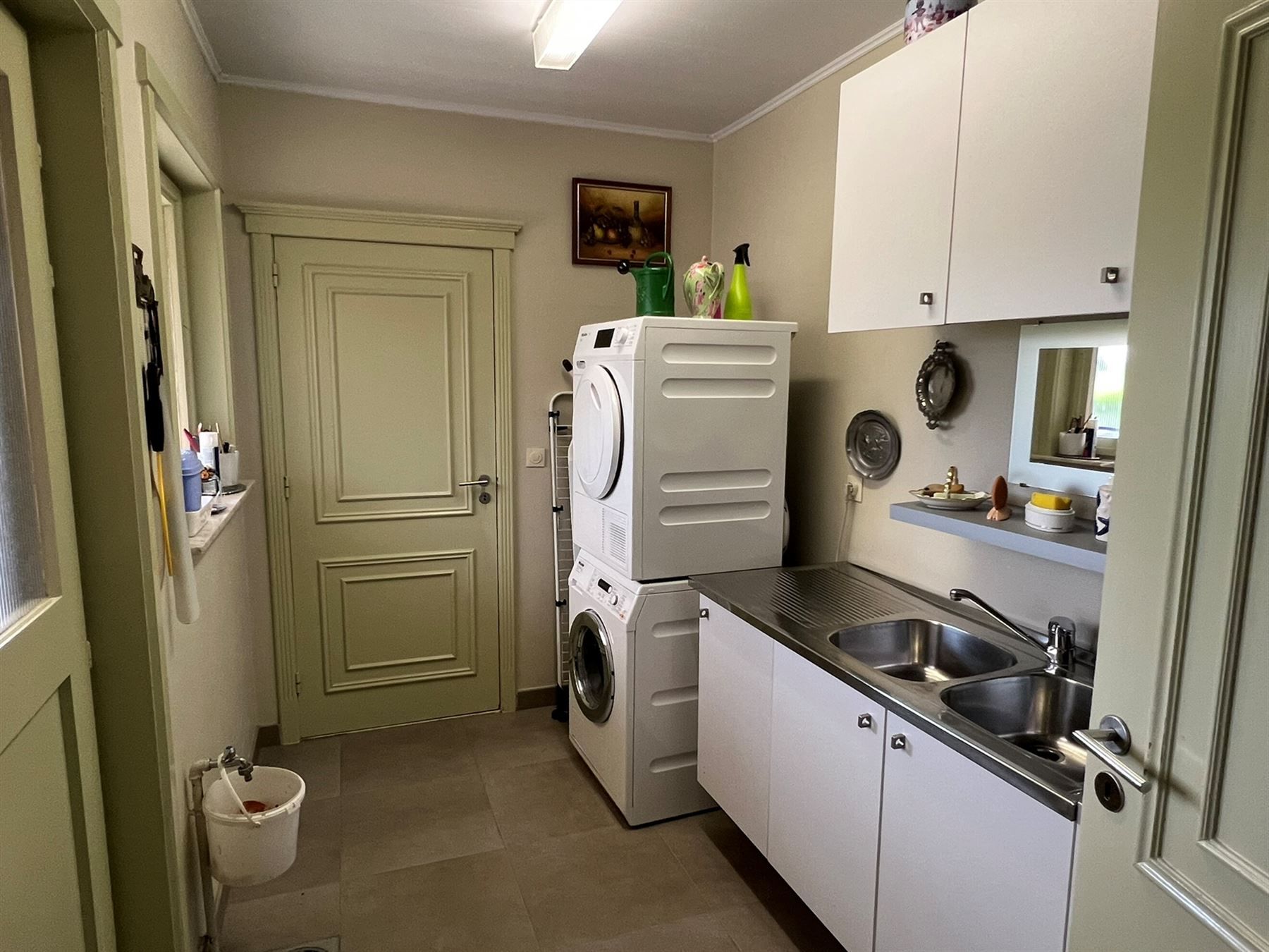 Comfortabele woning met een prachtige tuin en praktische bijgebouwen foto 10