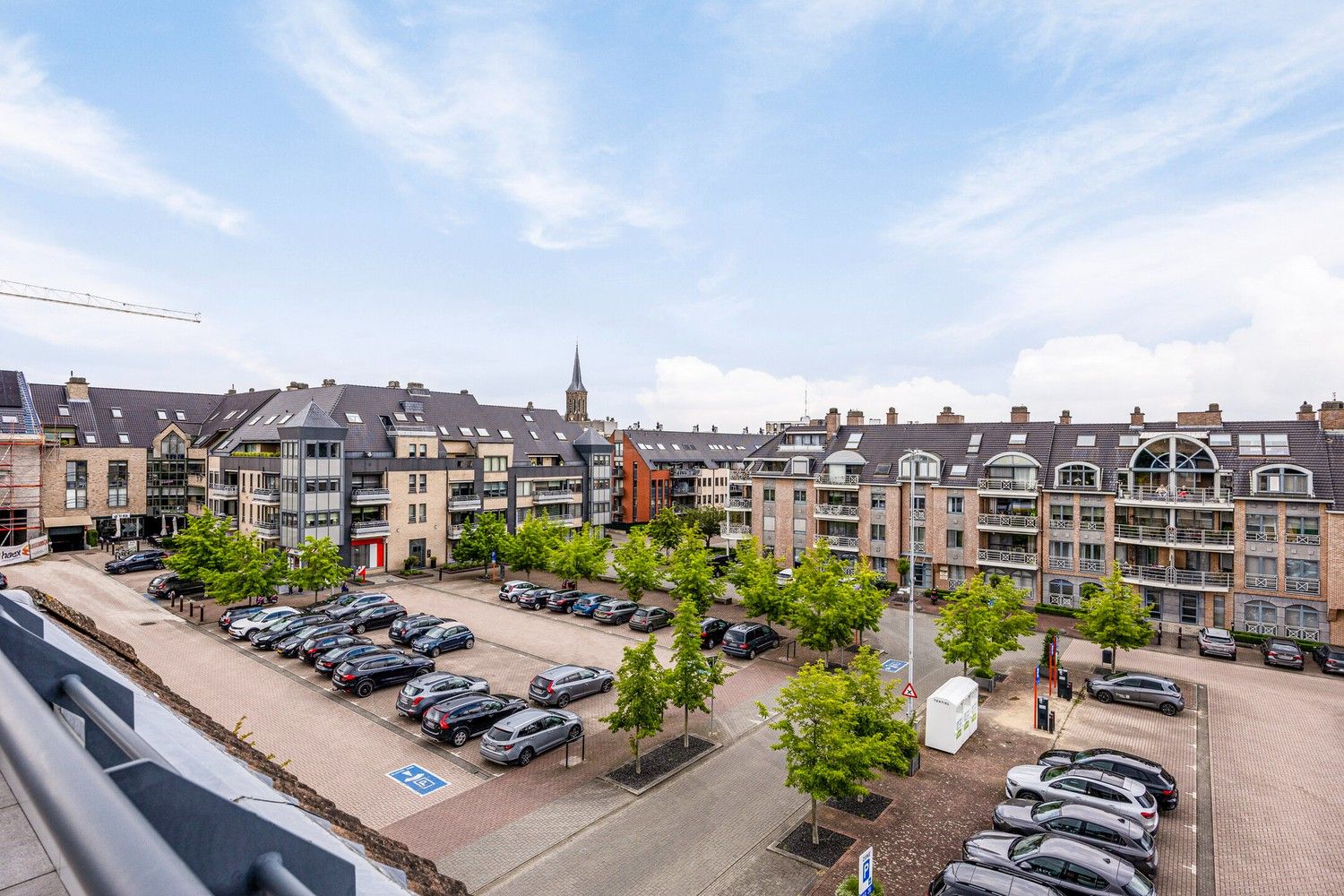 Uniek instapklaar appartement met 2 slaapkamers op TOPlocatie in het Hart van Lanaken foto 2