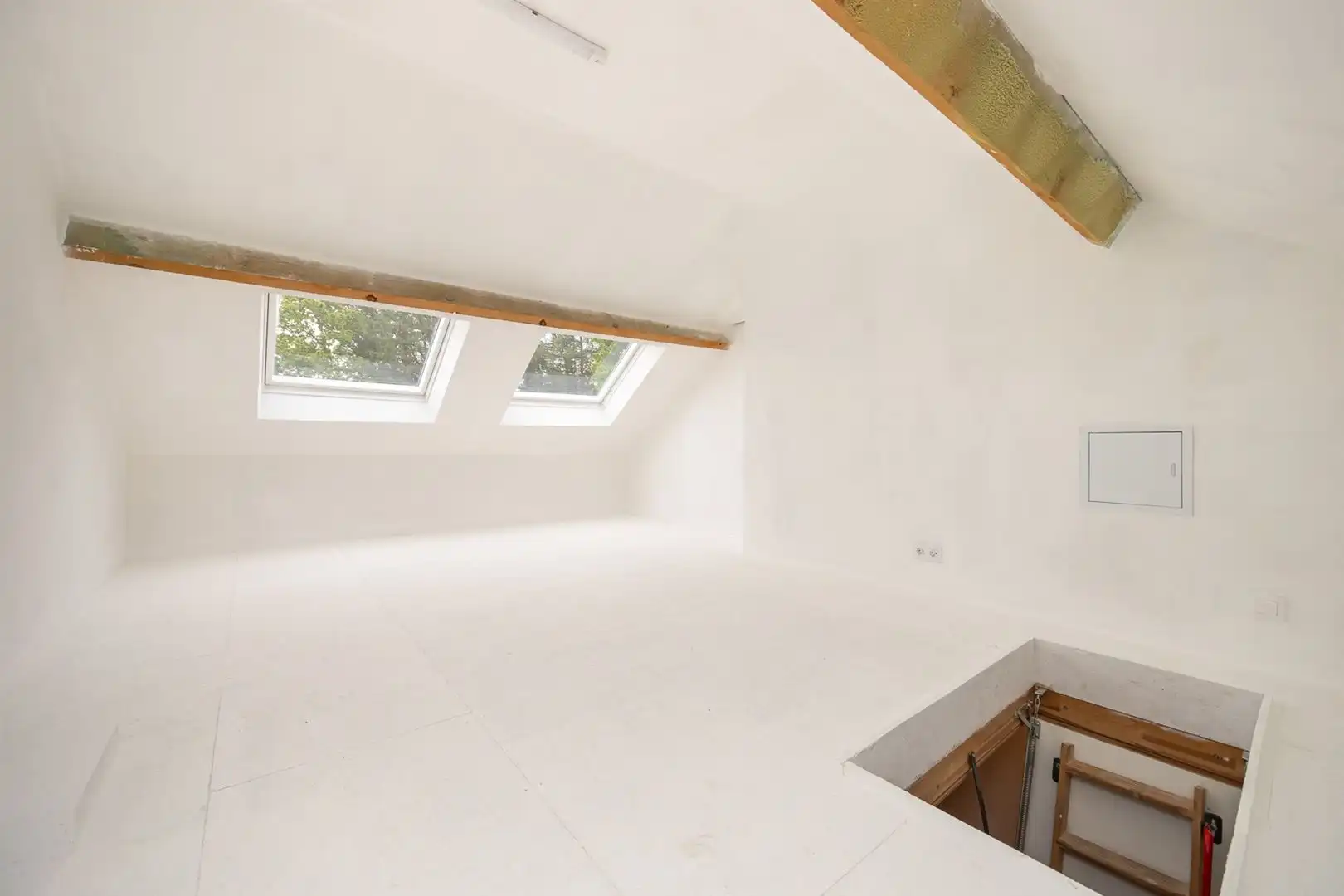Woning met burelen, opslagruimte en een prachtige tuin! foto 22