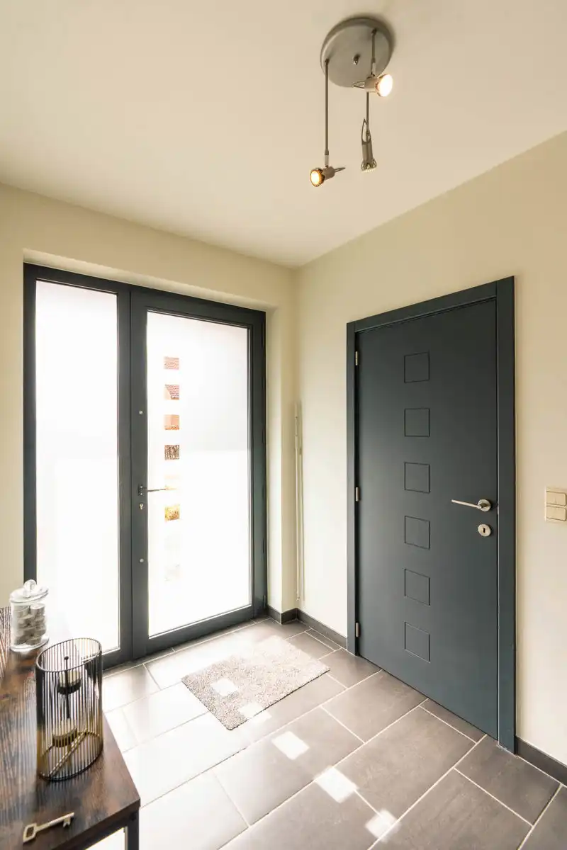 Ruime en moderne open bebouwing met prachtige tuin foto 3