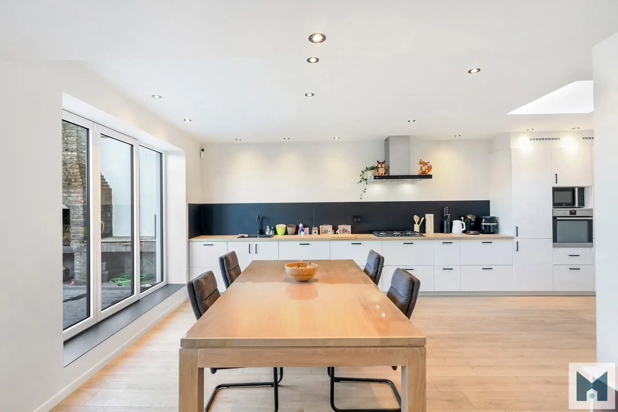 Vernieuwde, energetische woning met 5 slpks te Baasrode! foto 2