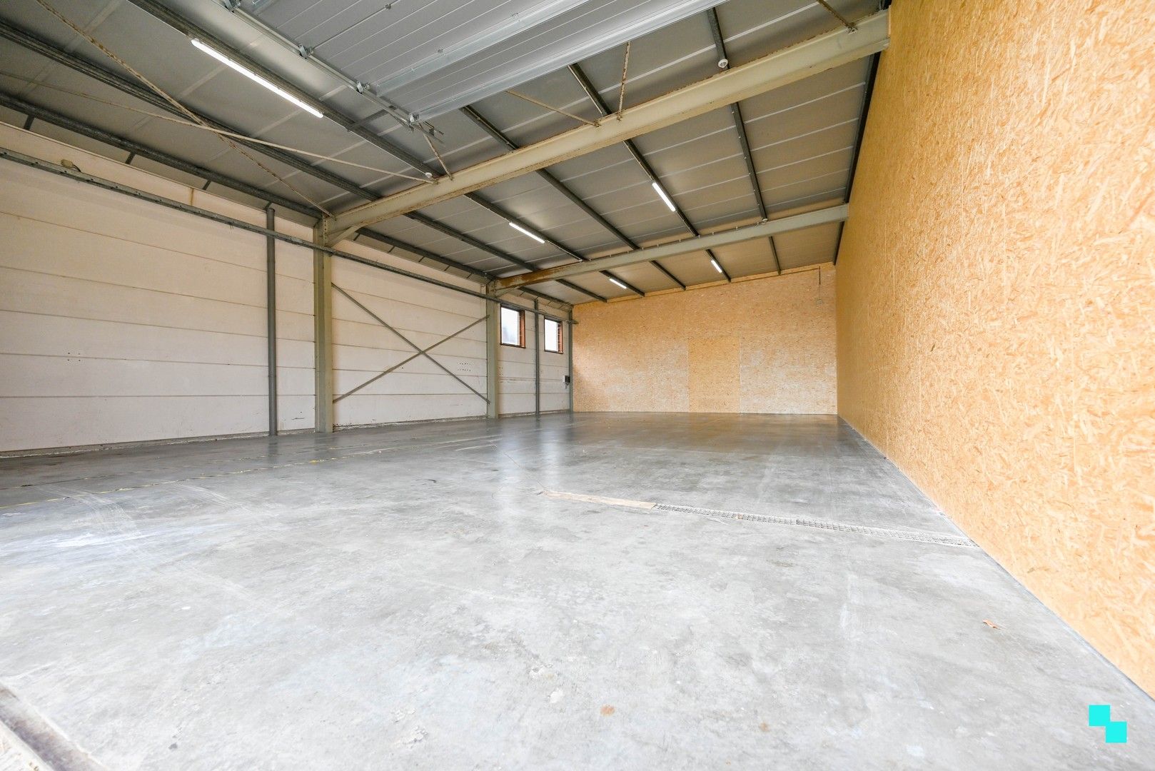 Loods van ca. 192 m² te Sint-Eloois-Winkel foto 3