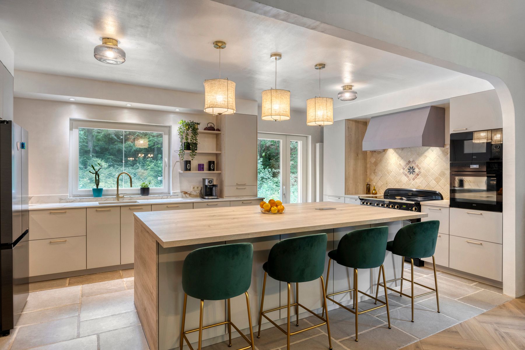 Zeer ruime gerenoveerde woning (± 398 m²) op een perceel van ± 60 are in het prestigieuze Bois de Strihoux foto 8