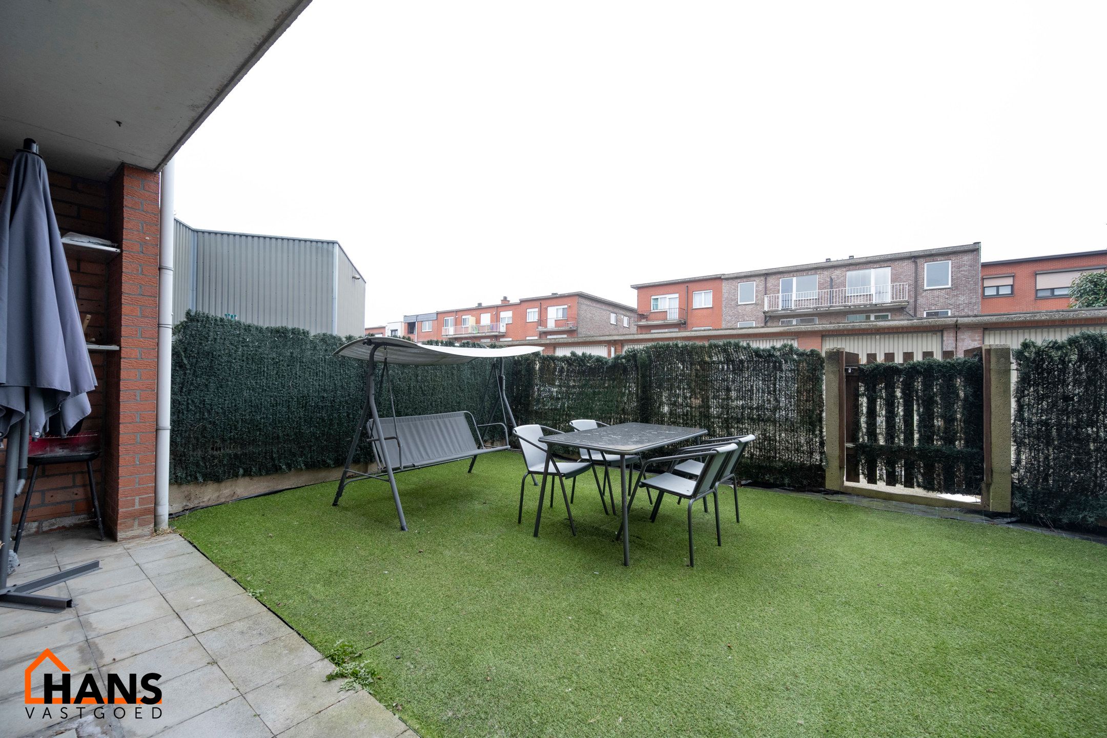 Gelijkvloersappartement met tuin en garagebox. foto 11
