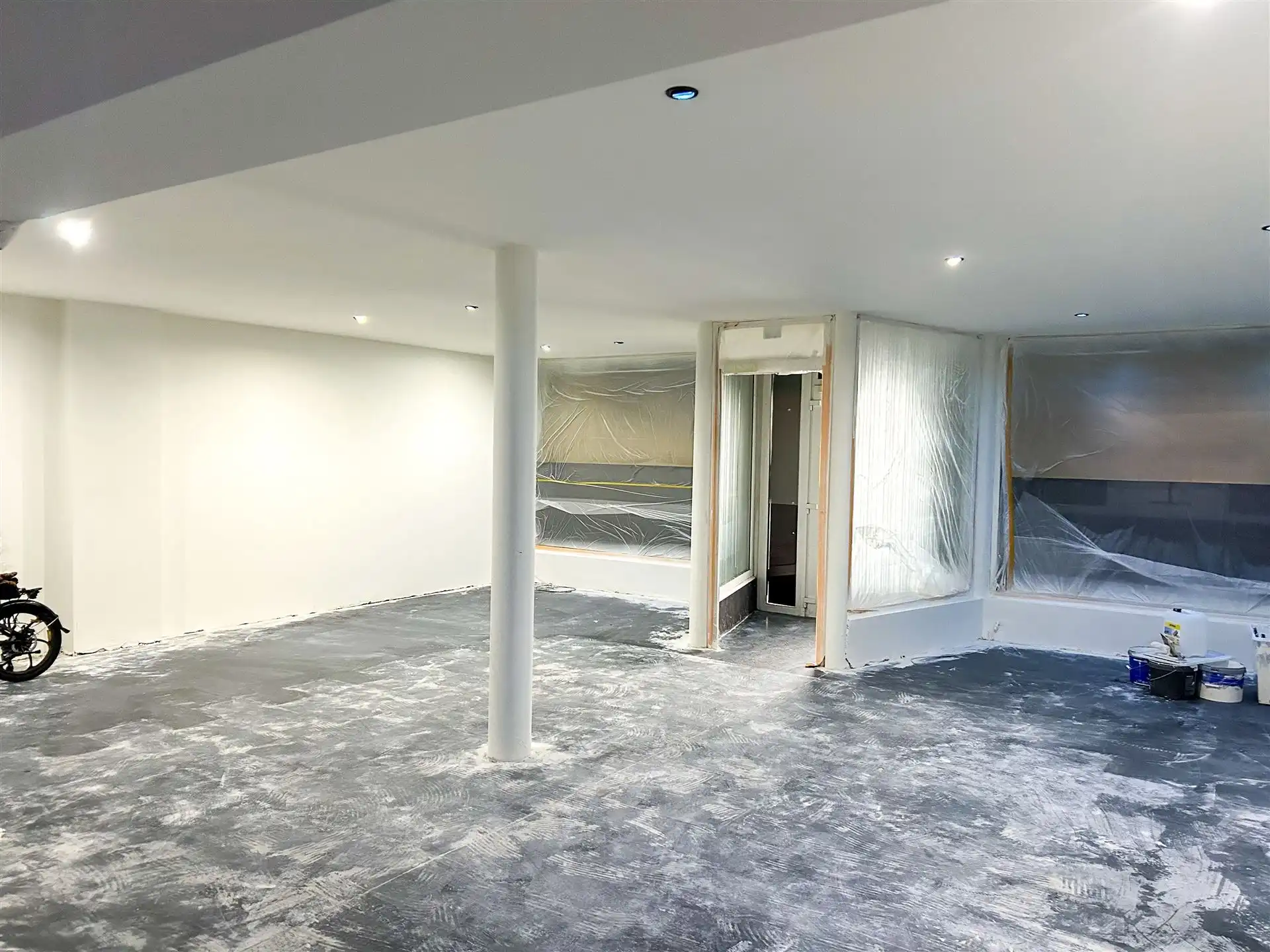 Handelspand met bovenliggend appartement met 1 slaapkamer gelegen op commerciële locatie in Maasmechelen! foto 7