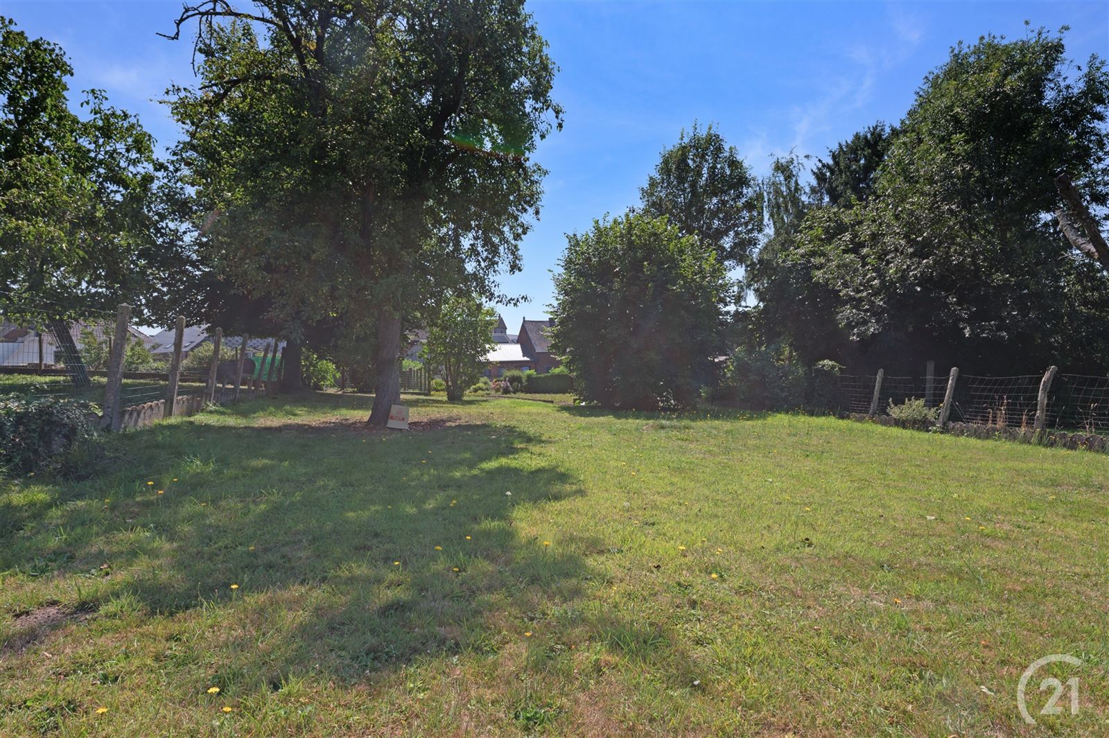 Te renoveren gezinswoning met tuin op +/- 9are foto 5
