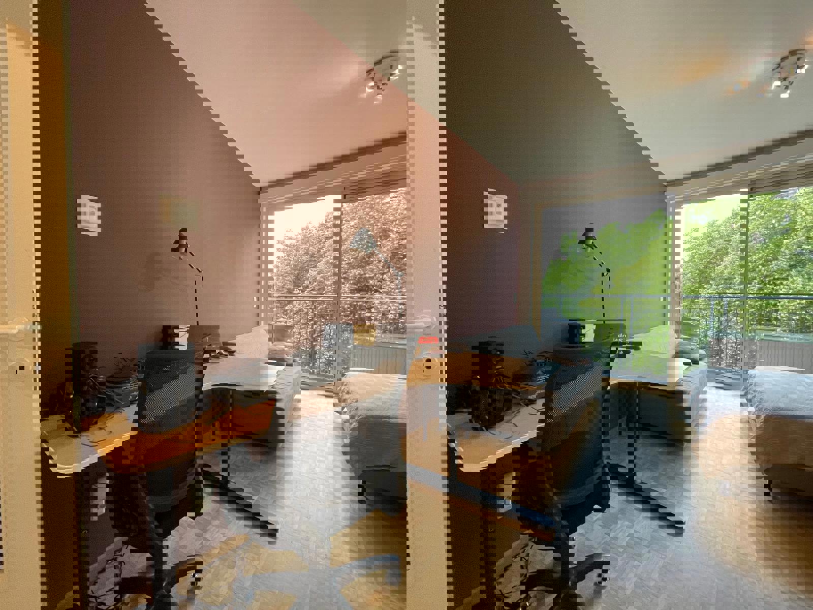 Ruime studio Leuven met groen verzicht foto 8