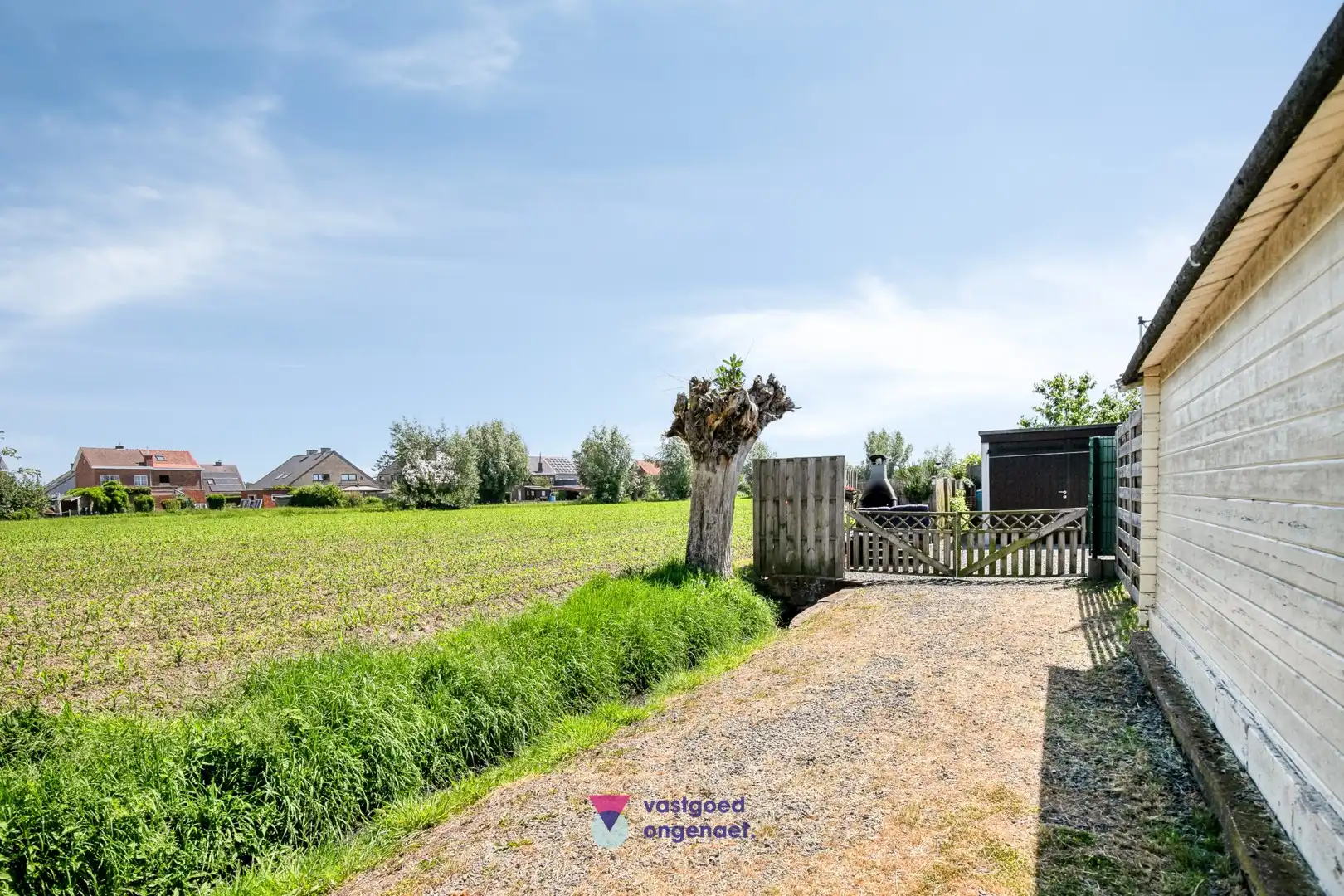 Charmante gesloten woning met zonnige tuin en garage foto 12