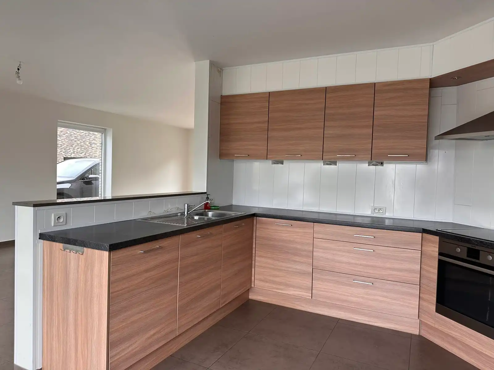 Woning met 4 slaapkamers in rustige wijk foto 6