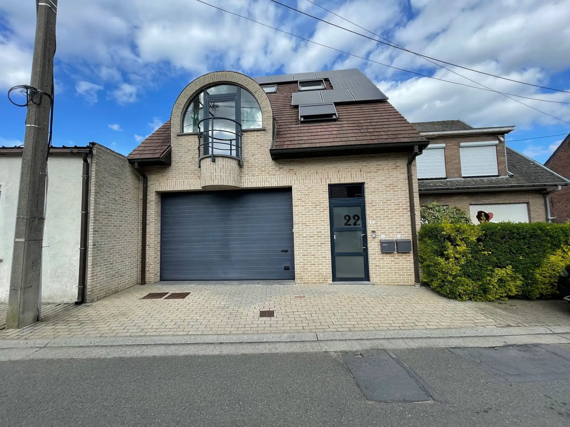 BURST - Gezellig dakappartement met binnenstaanplaats. foto {{pictureIndex}}