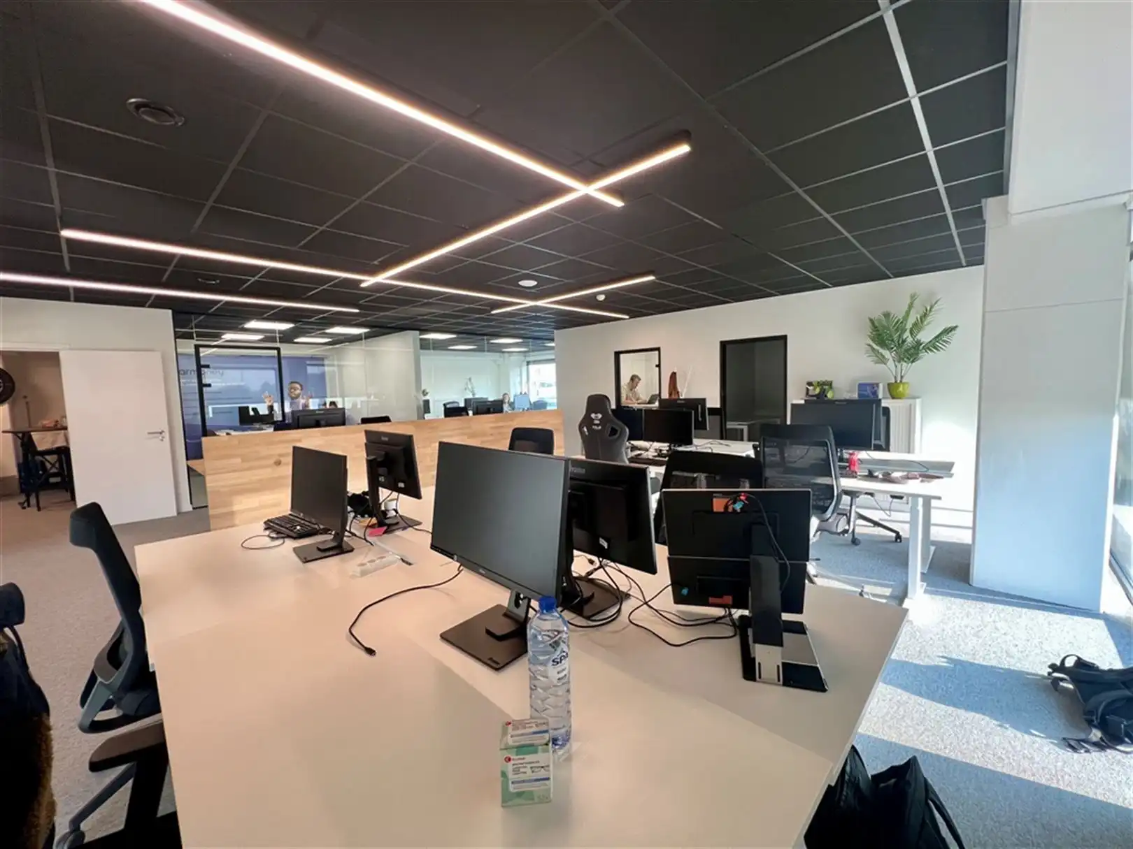 Moderne kantoren gelegen op toplocatie foto 6