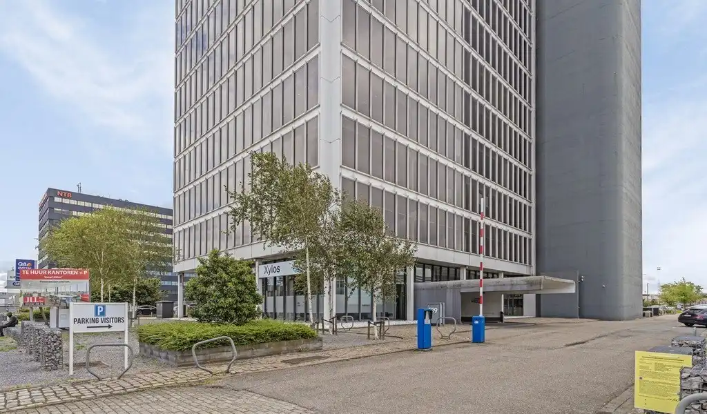 Vernieuwde kantoren te huur in Ahlers Building te Antwerpen foto 2