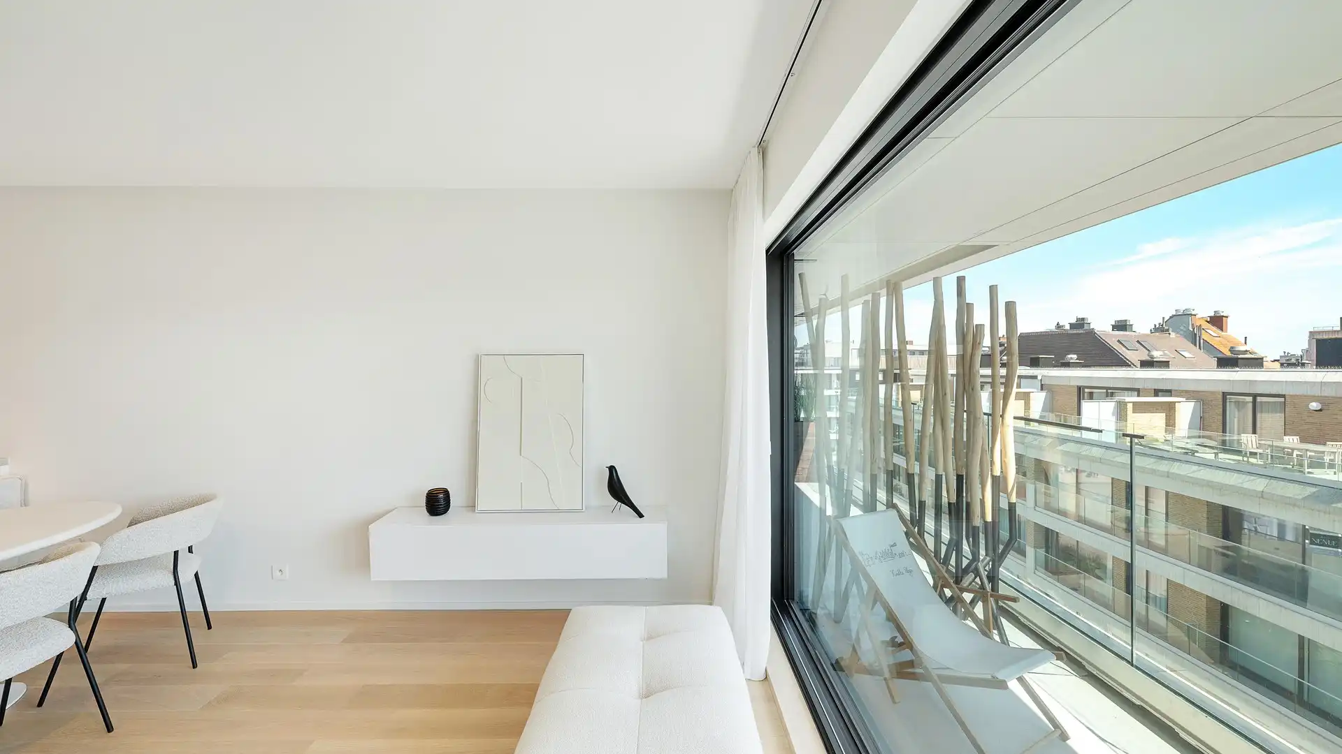 Volledig gerenoveerd appartement met zuidgericht terras heel centraal gelegen op de Kustlaan. foto 31