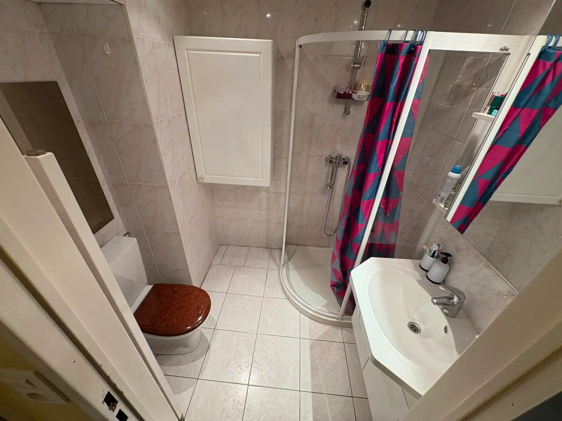 Appartement met 2 slaapkamers, terras en garagebox te huur! foto 9