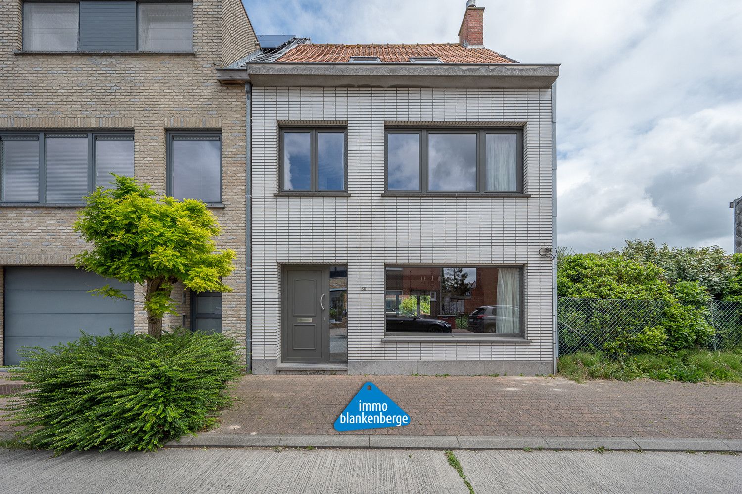 Ruime Rijwoning met 4 slaapkamers en Tuin foto 1