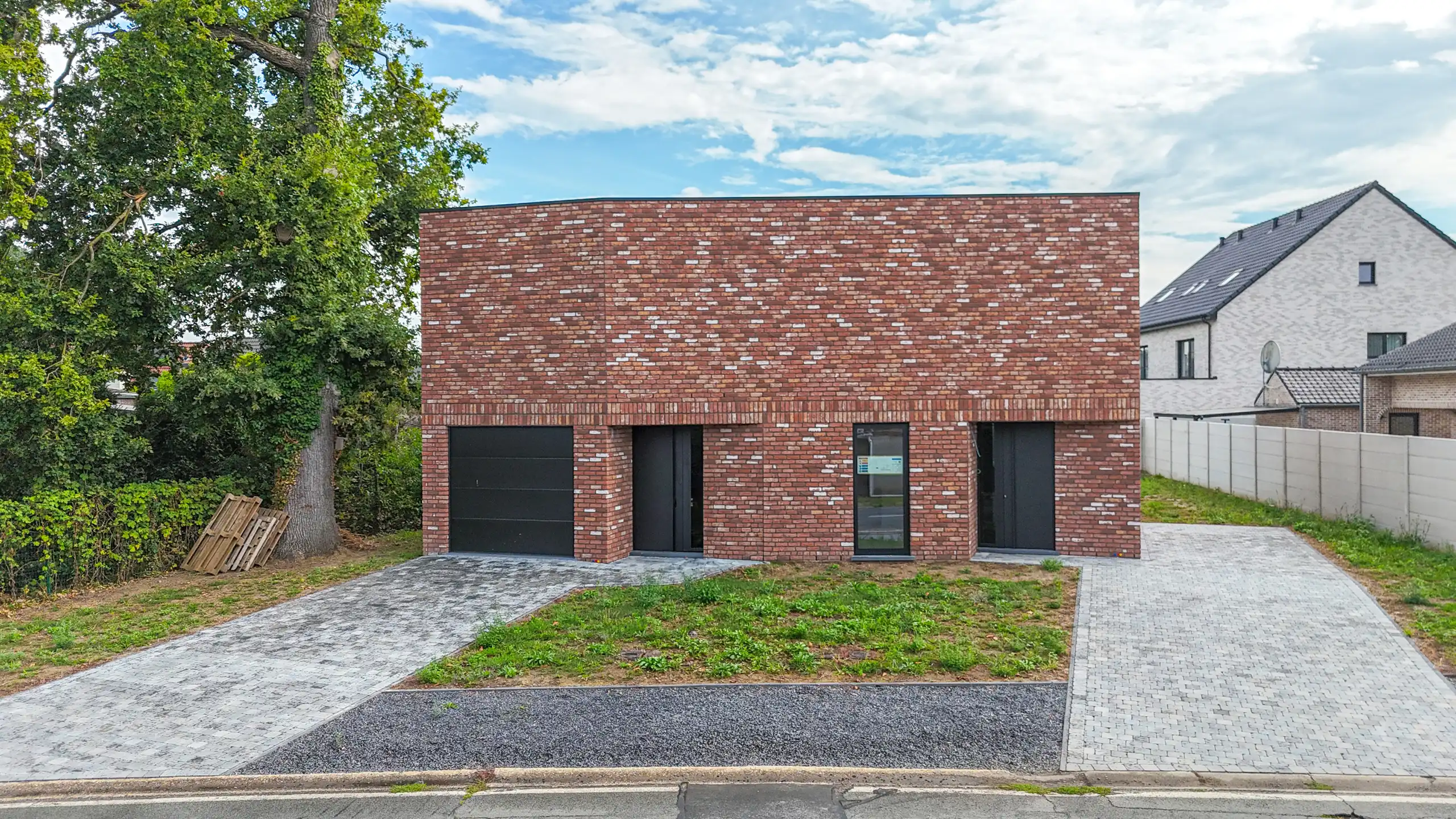 Kwalitatief afgewerkte nieuwbouwwoning op centrale ligging! foto 34