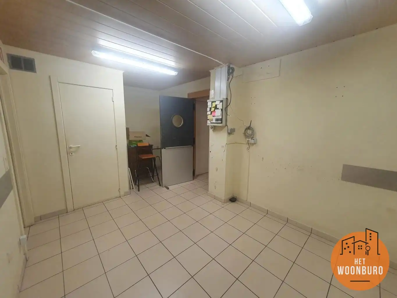 Handelsgelijkvloers te huur aan Markt Ternat foto 7