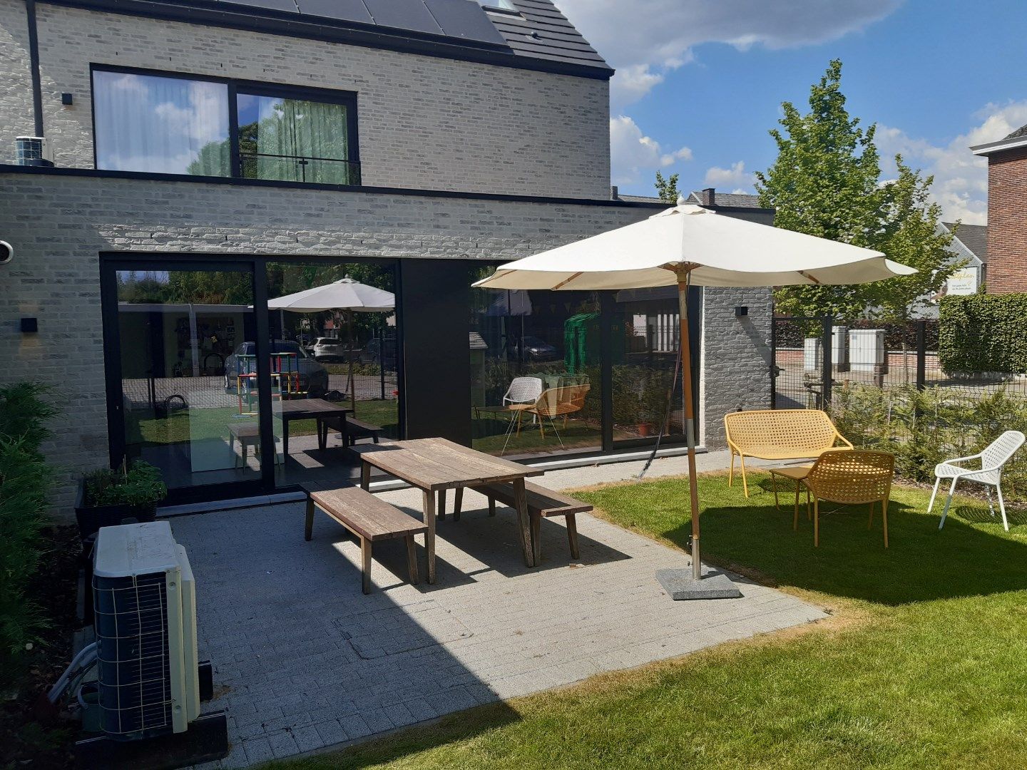 BEN-appartement met terras en tuintje. foto 2