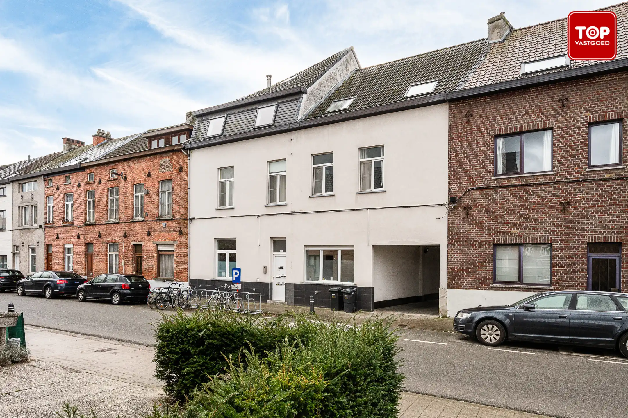 Instapklaar appartement met 3 slaapkamers in rustige buurt Gentbrugge foto {{pictureIndex}}