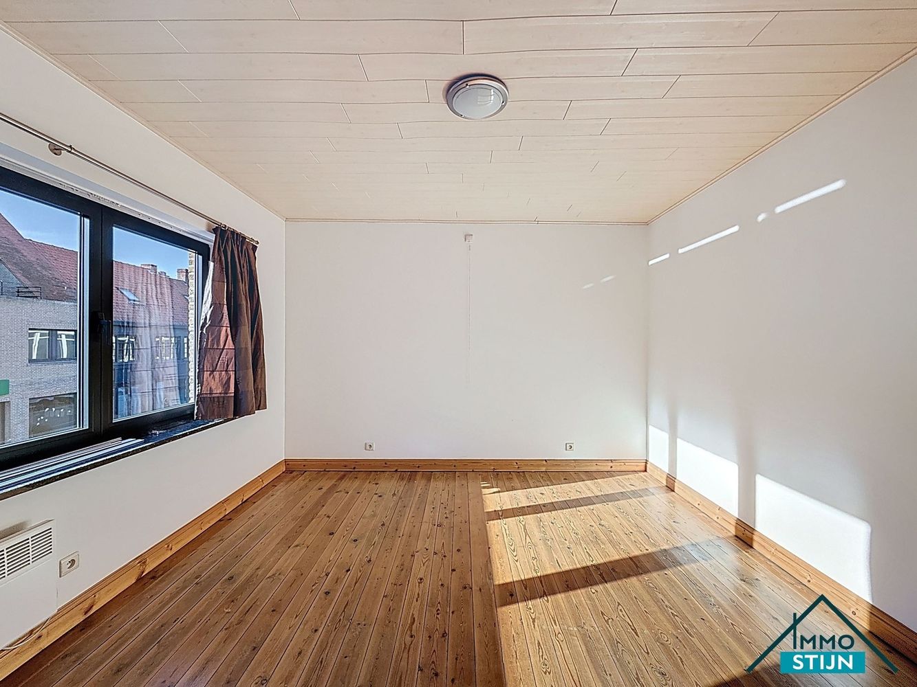 Centraal gelegen woning met garage foto 8