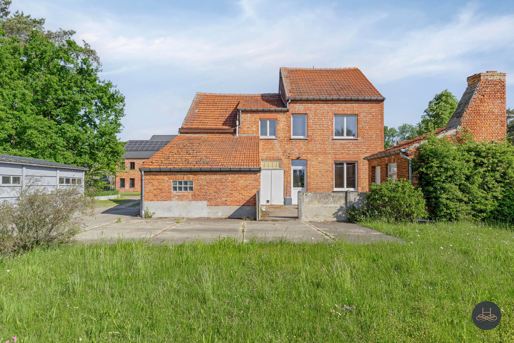 Hoofdfoto van de publicatie: Deels gerenoveerde woning op 28a65ca met veel mogelijkheden