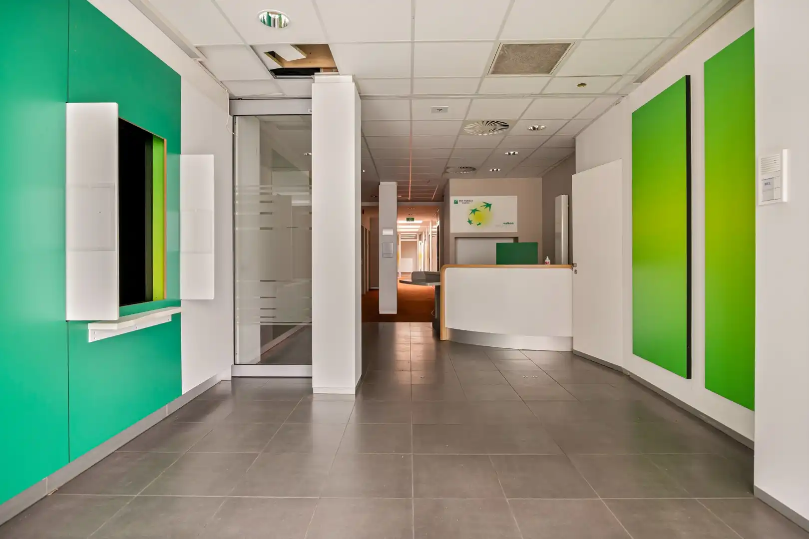 Uitzonderlijk handelspand in het centrum van Neeroeteren foto 2