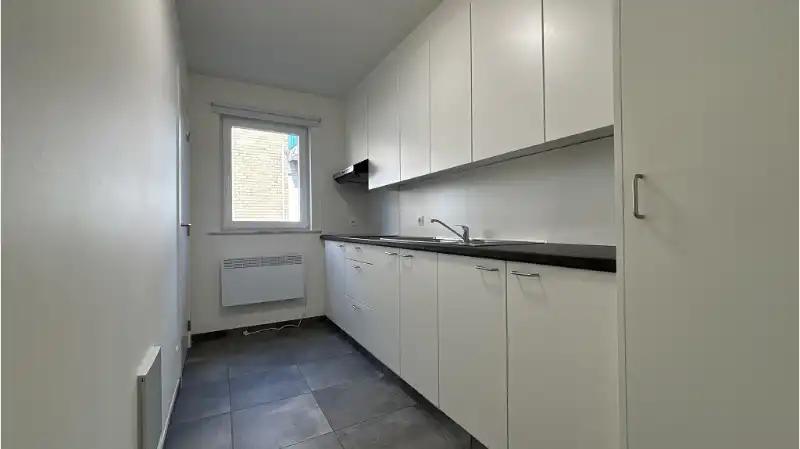 Vernieuwd 1-slaapkamerappartment te huur in Sint-Michiels Brugge foto 4