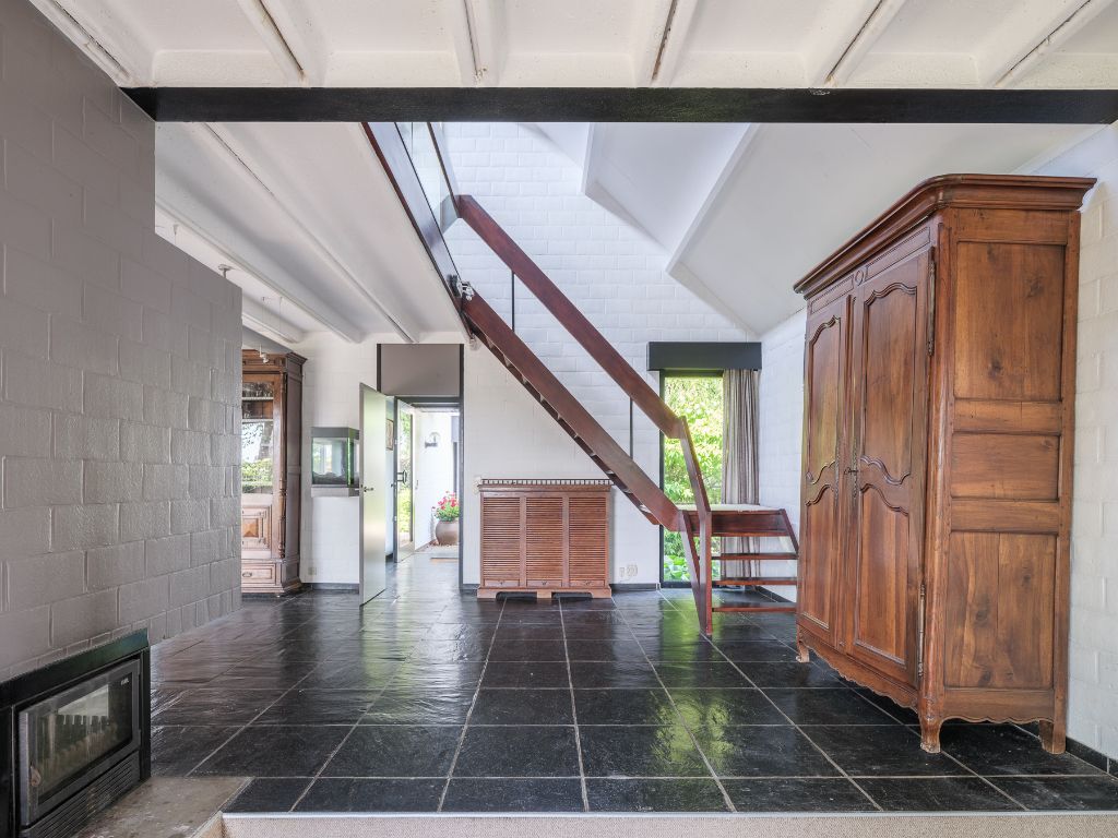 Vrijstaande modernistische villa te Zomergem op een uitzonderlijk perceel van 2.595m². foto 6