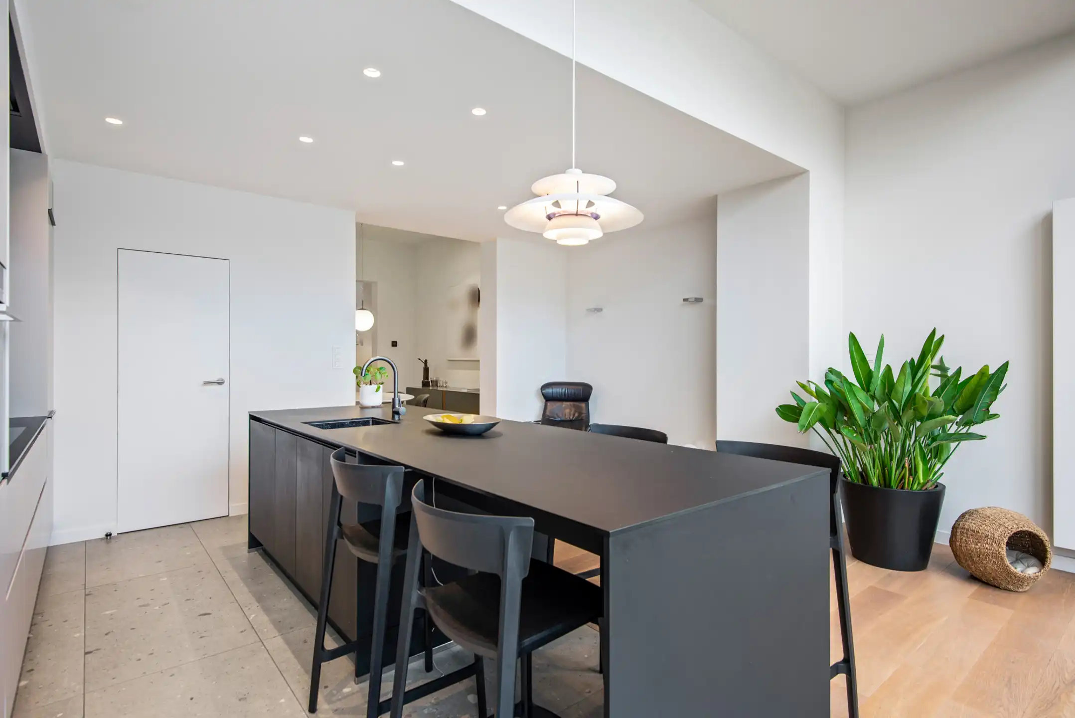 In het centrum gel. stadswoning met 5 slpk., terras, tuin en garage foto 15