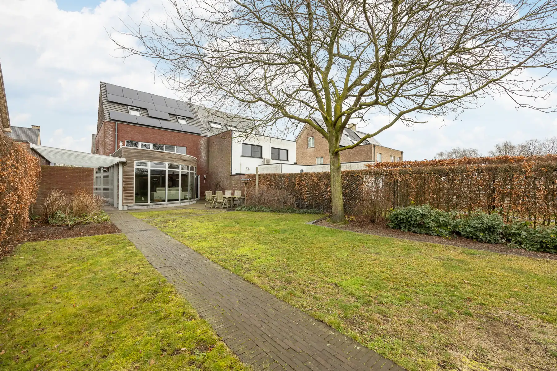 Ruime gezinswoning met tuin in een doodlopende straat. foto 23