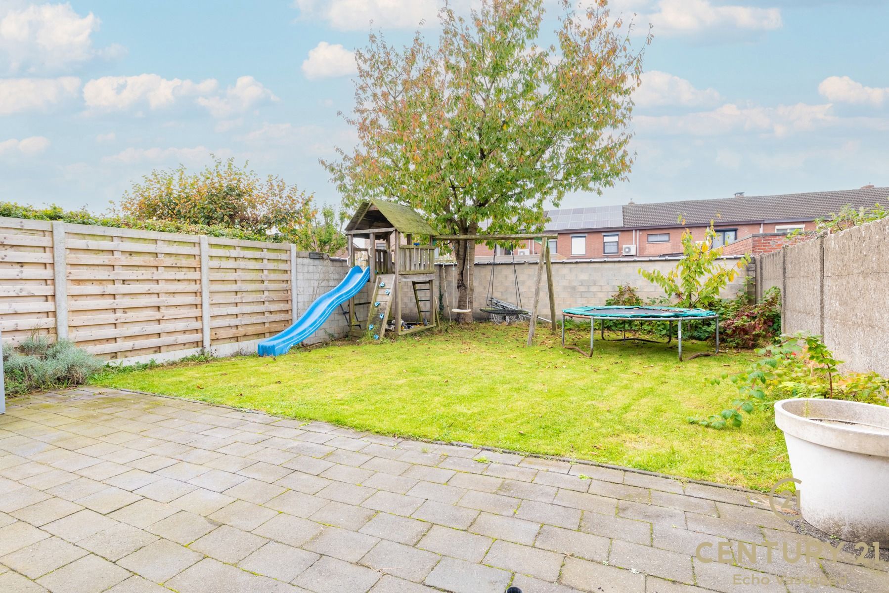 Ruime en Instapklare Hoekwoning met Tuin en Garage foto 26