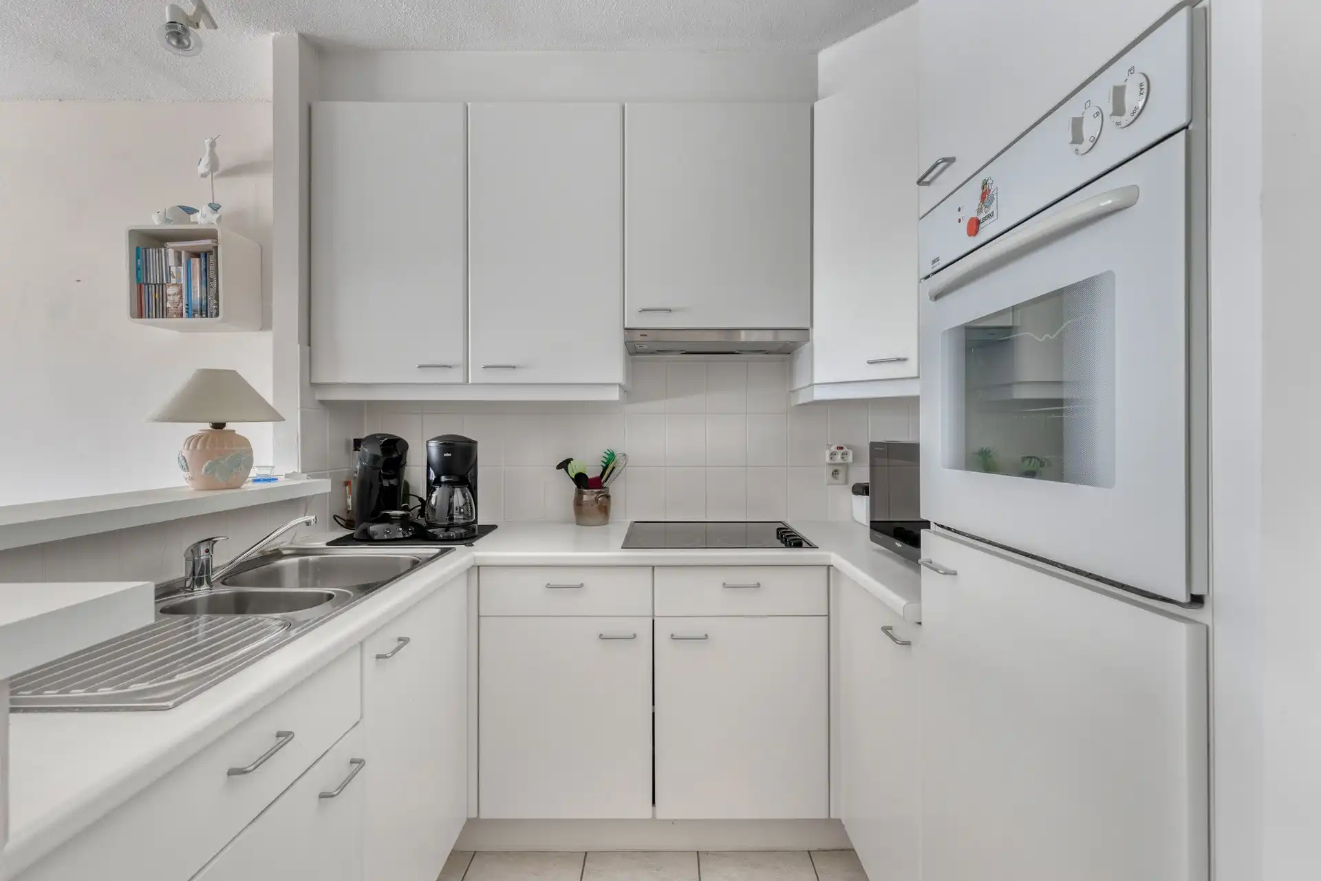 Ruime  studio met slaaphoek, terras en garage in Westende. foto 6