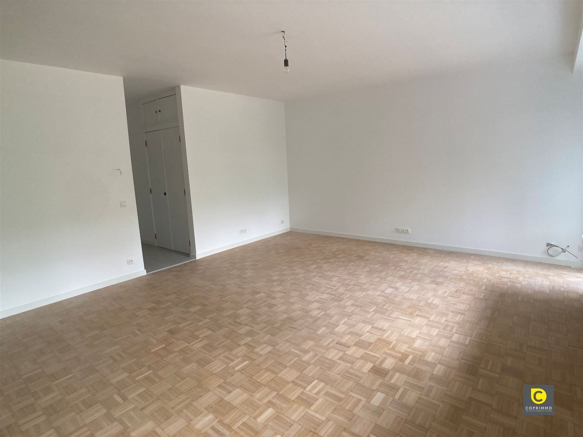Gerenoveerde studio met terras op toplocatie! foto 5