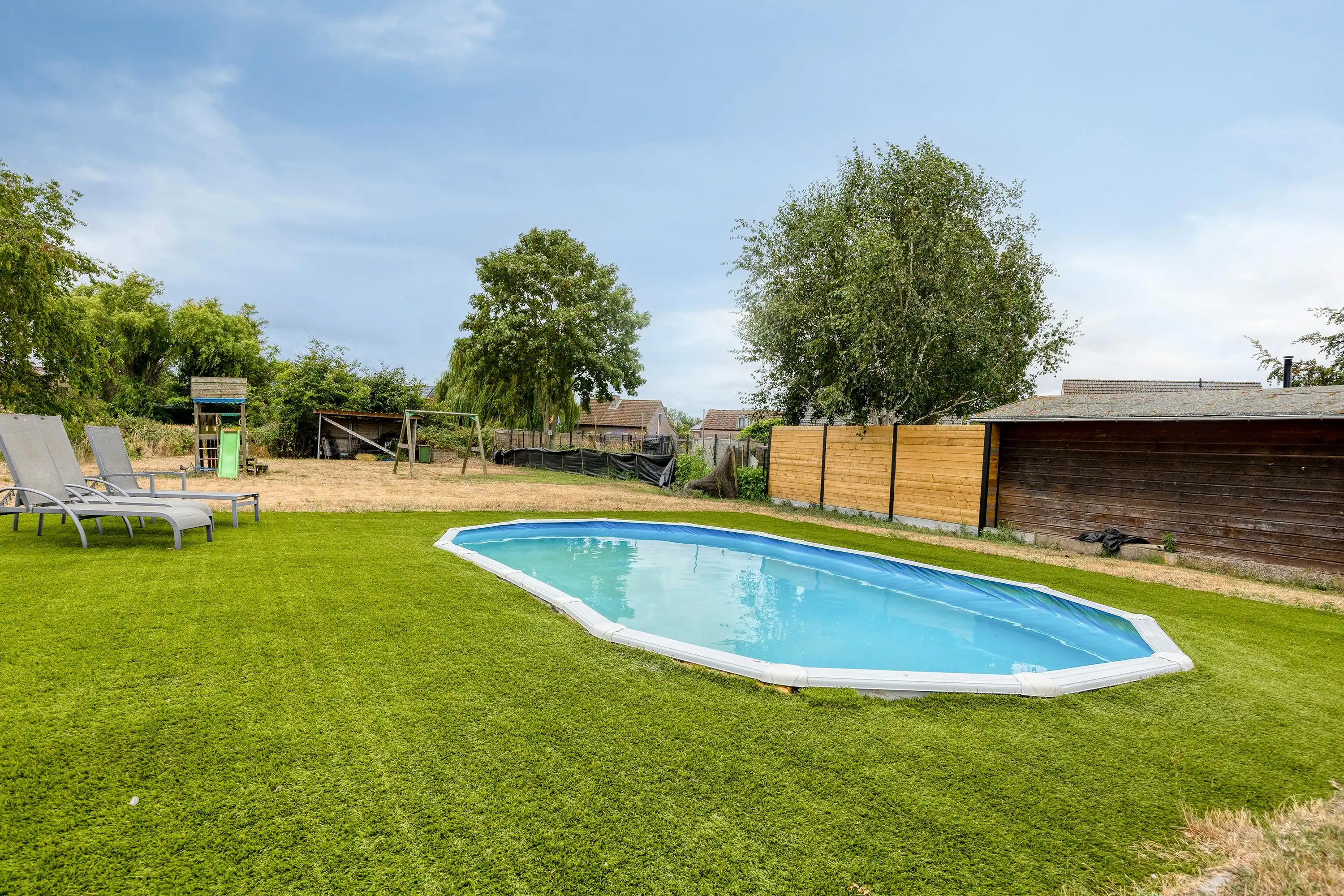 Instapklaar huis met grote tuin te koop in Zandvliet! foto 21