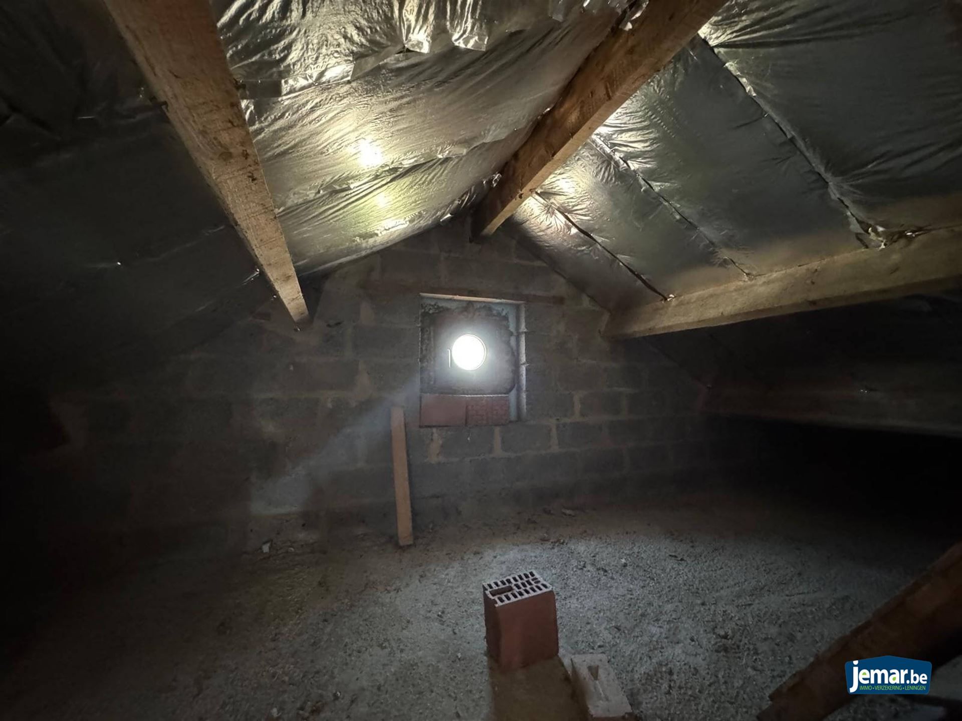 Vrijstaande bungalow woning met 3 slaapkamers en inpandige garage  foto 20