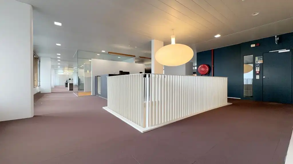 Modern kantoorgebouw te huur nabij oprit R4 in Gent foto 9