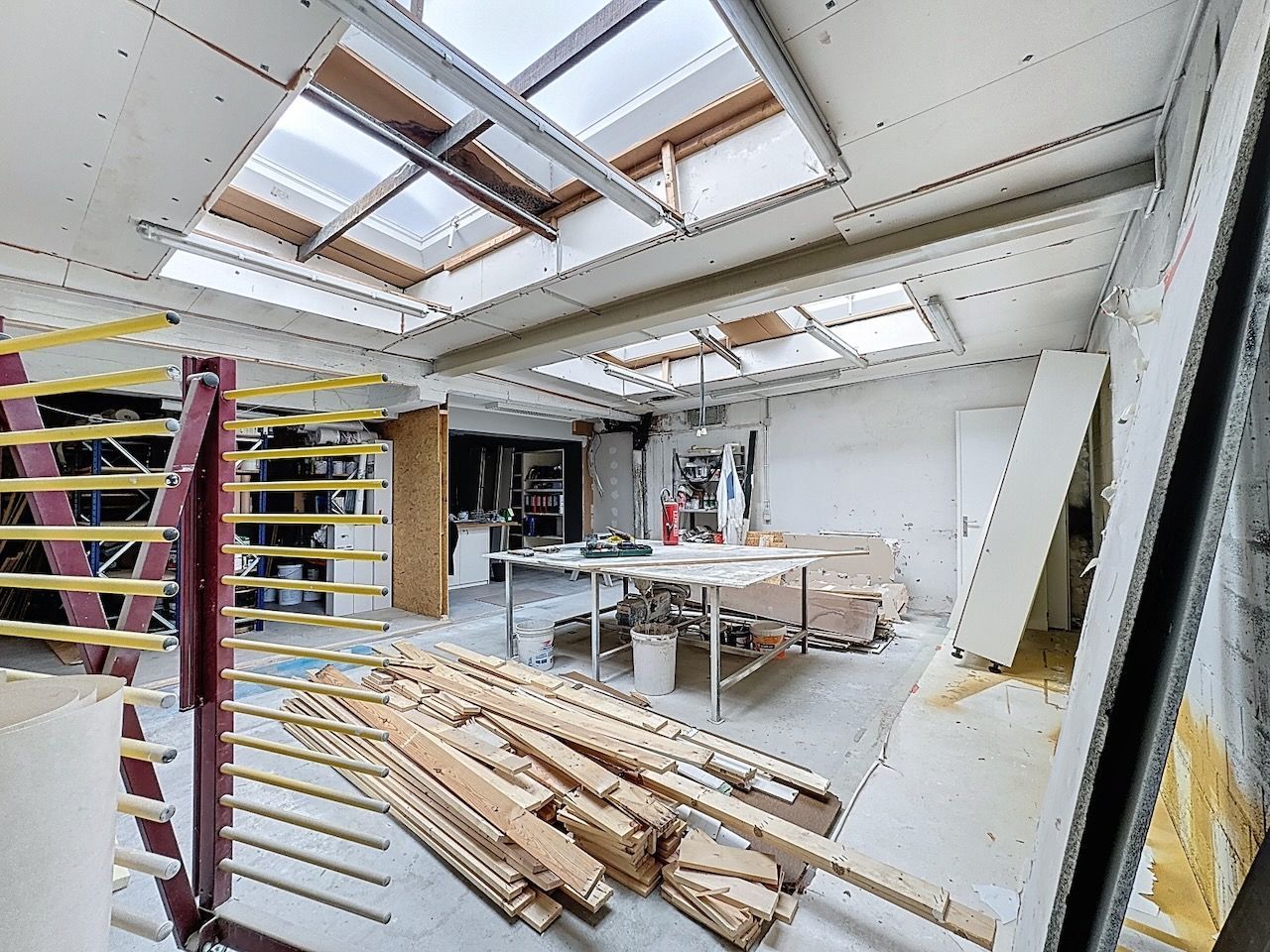 Loods van 156 m² met atelier/opslagmogelijkheden gelegen in het centrum van Heist. foto 7
