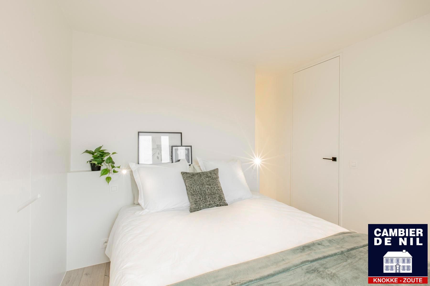 Volledig gerenoveerd appartement met frontaal meerzicht foto 17